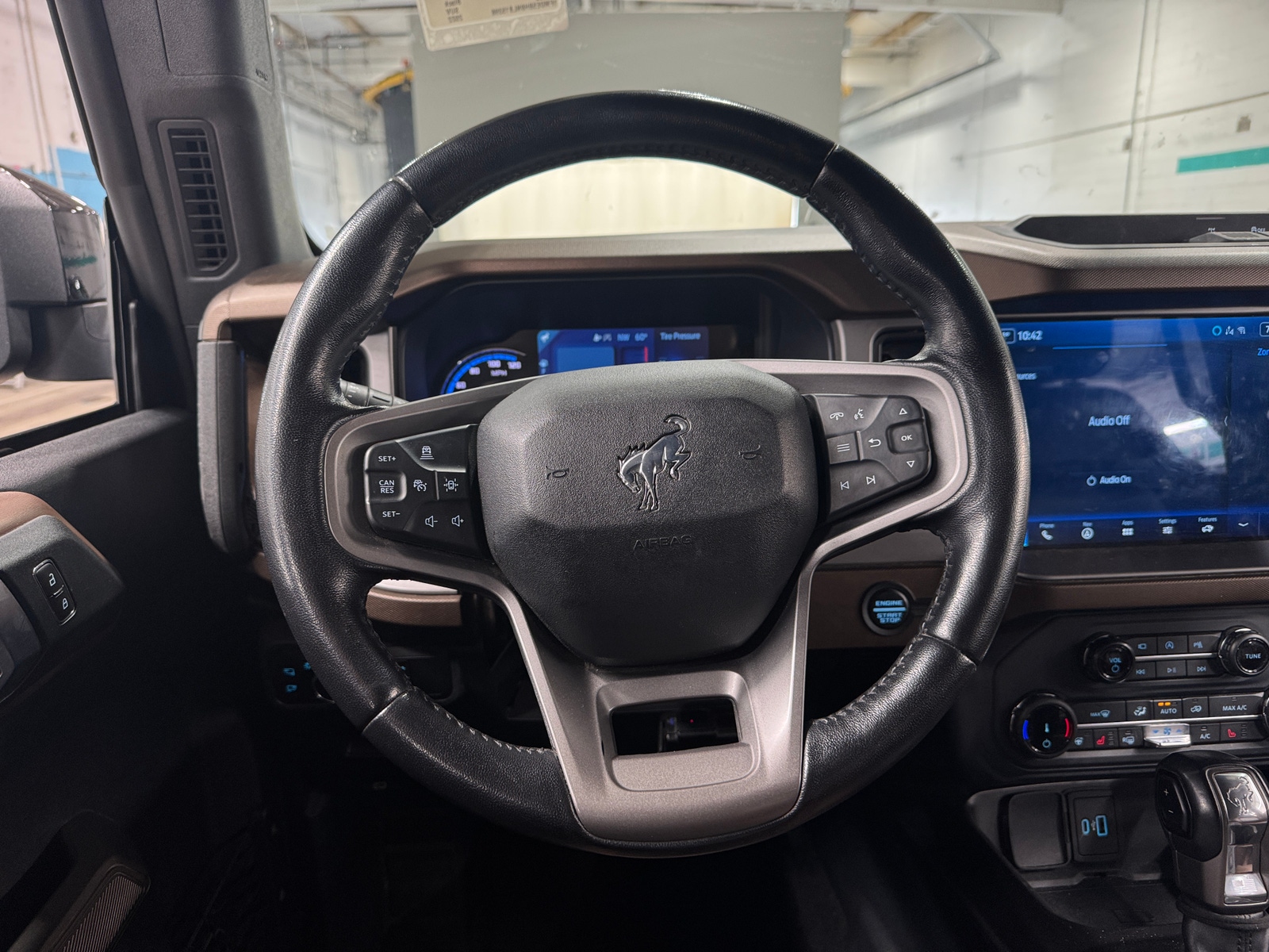Thumbnail: 2022 Ford Bronco - 5