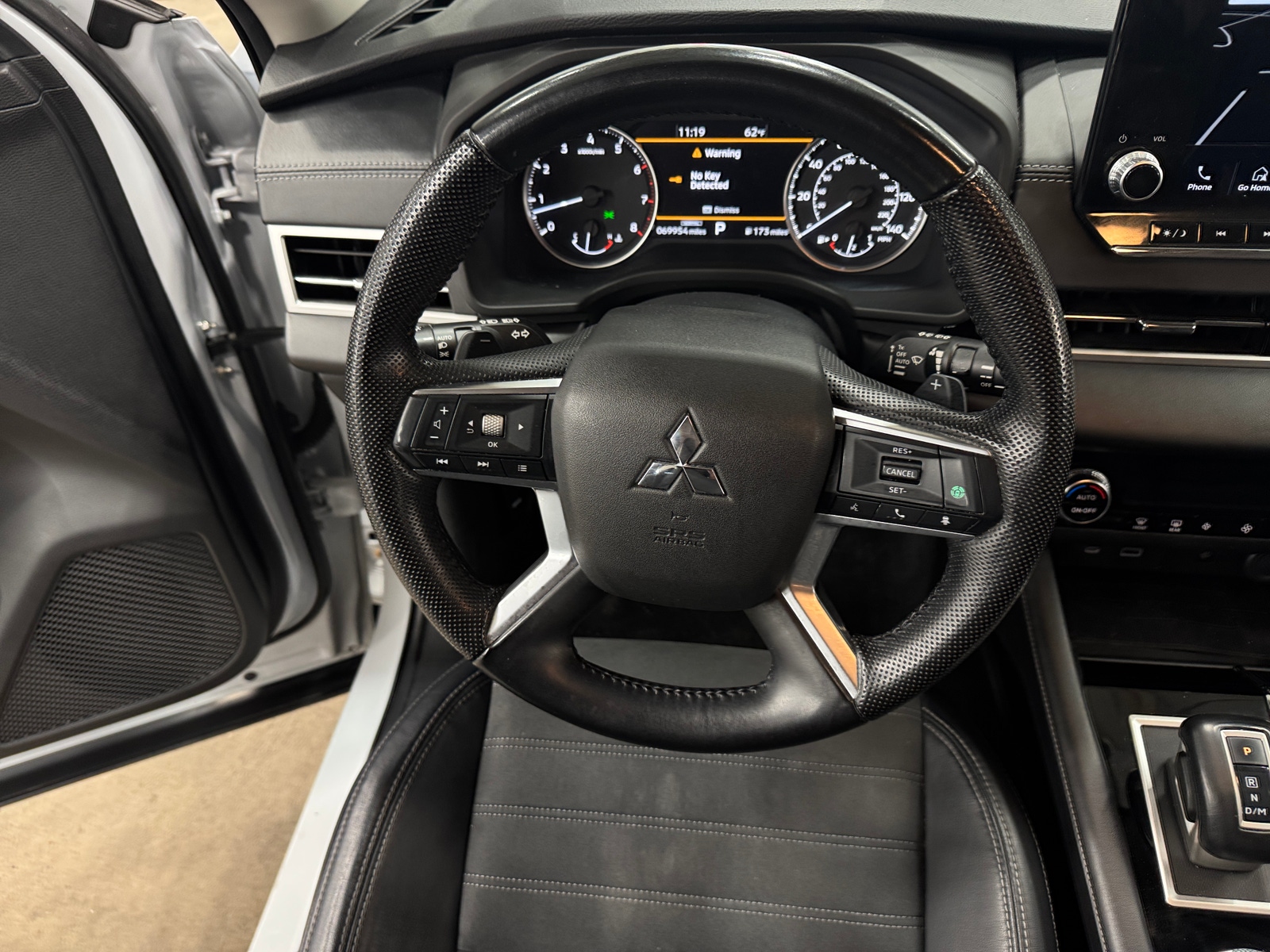 Thumbnail: 2022 Mitsubishi Outlander - 4