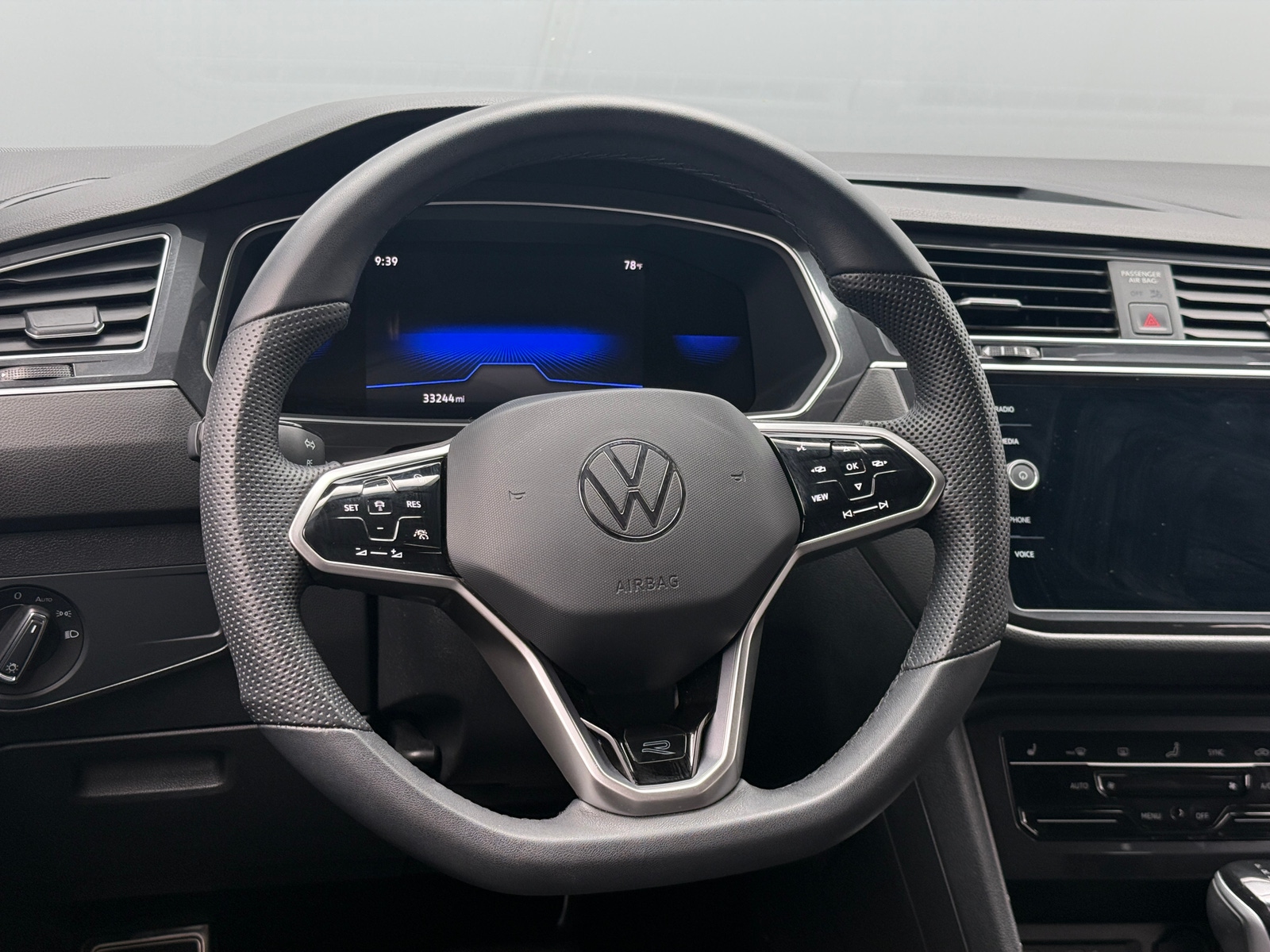 Thumbnail: 2023 Volkswagen Tiguan - 4
