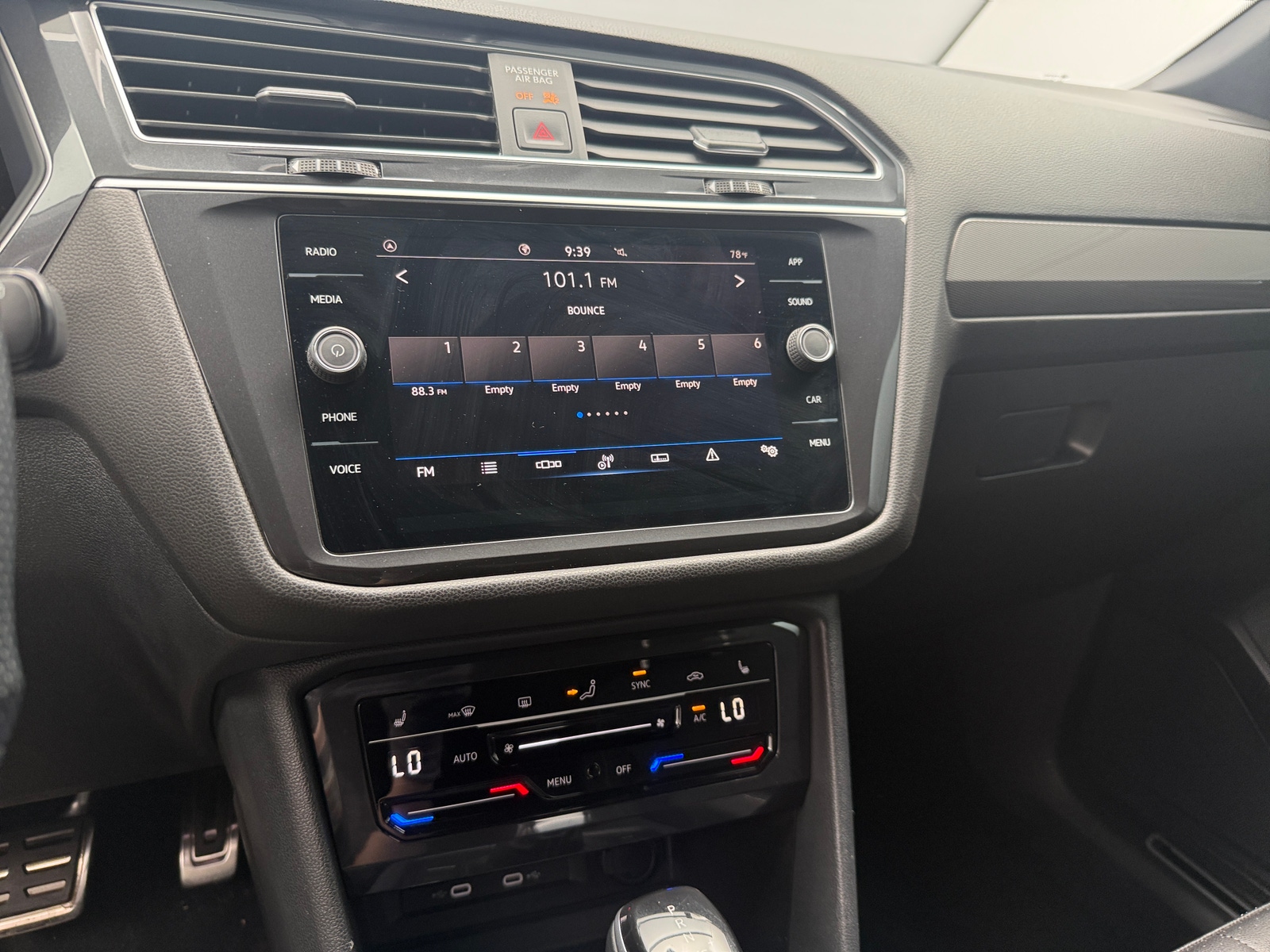 Thumbnail: 2023 Volkswagen Tiguan - 3