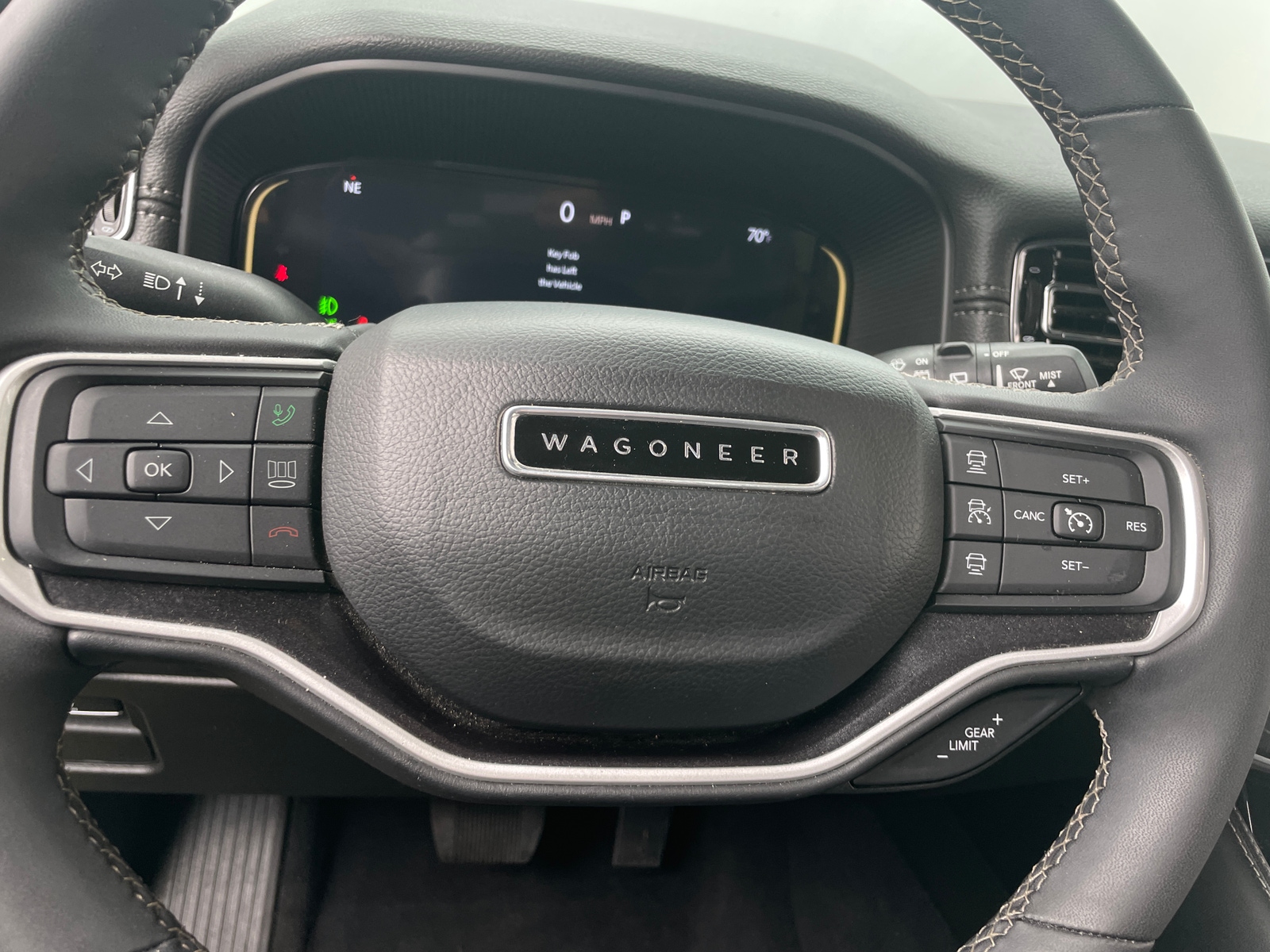 Thumbnail: 2022 Jeep Wagoneer - 4