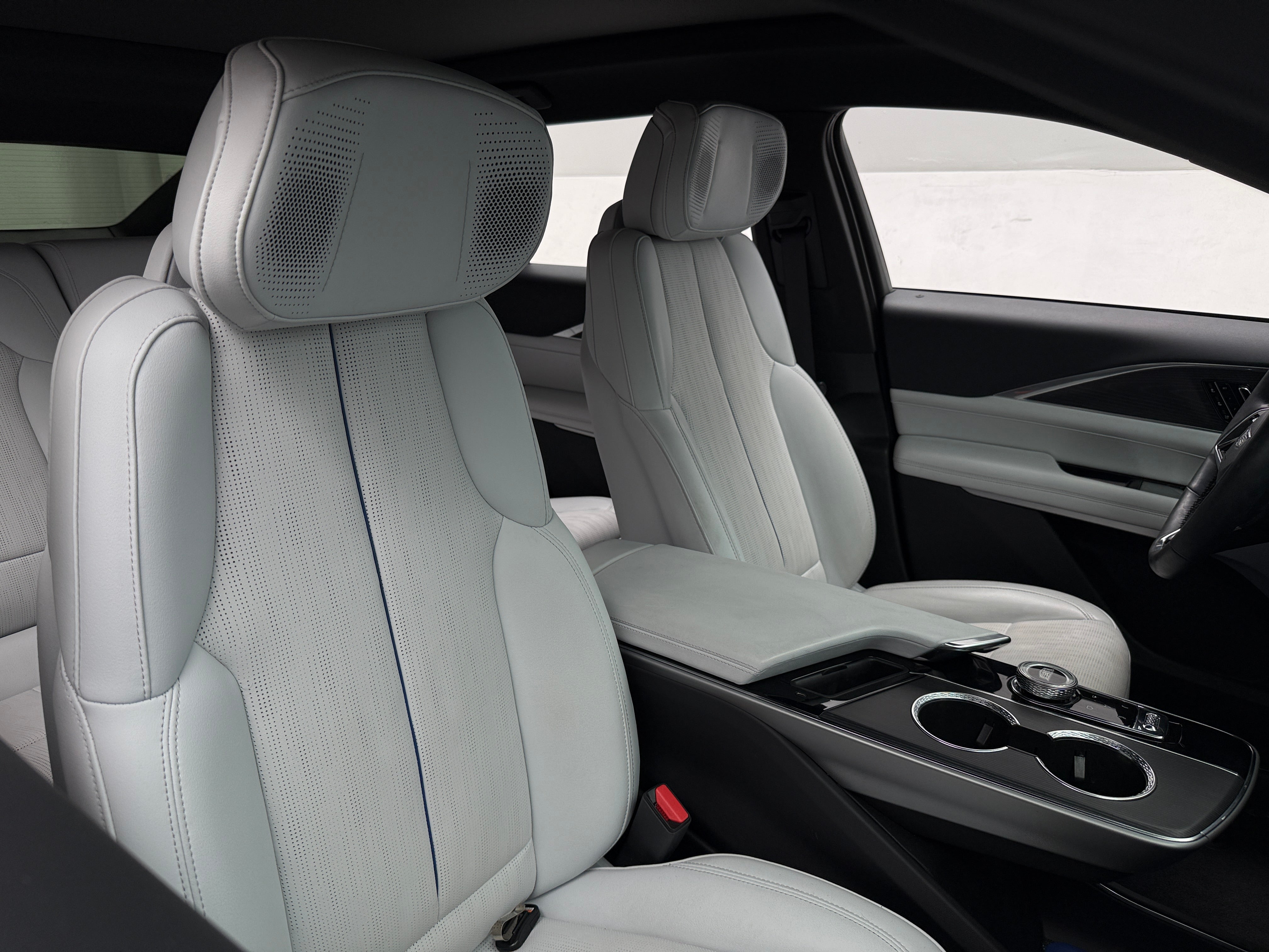 Used 2024 Cadillac LYRIQ Sport 2 with VIN 1GYKPVRL6RZ124677 for sale in Oak Creek, WI