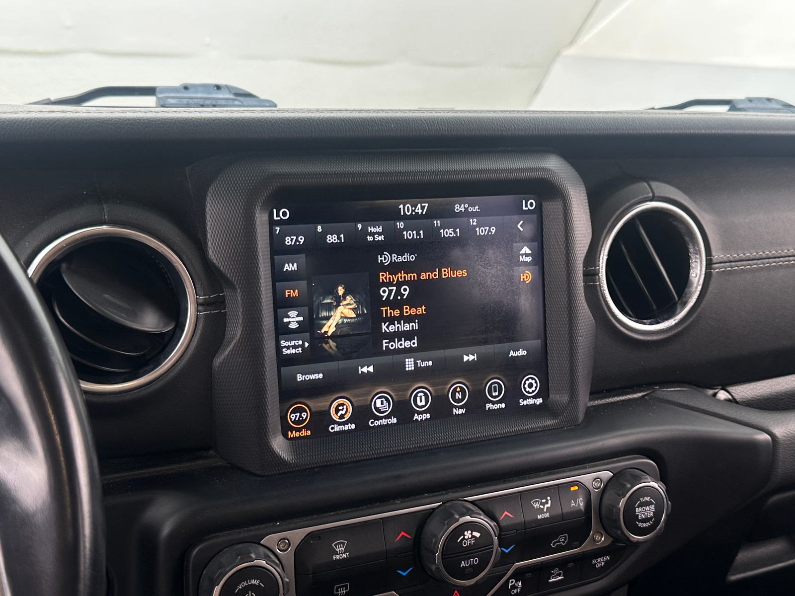 Thumbnail: 2020 Jeep Gladiator - 4