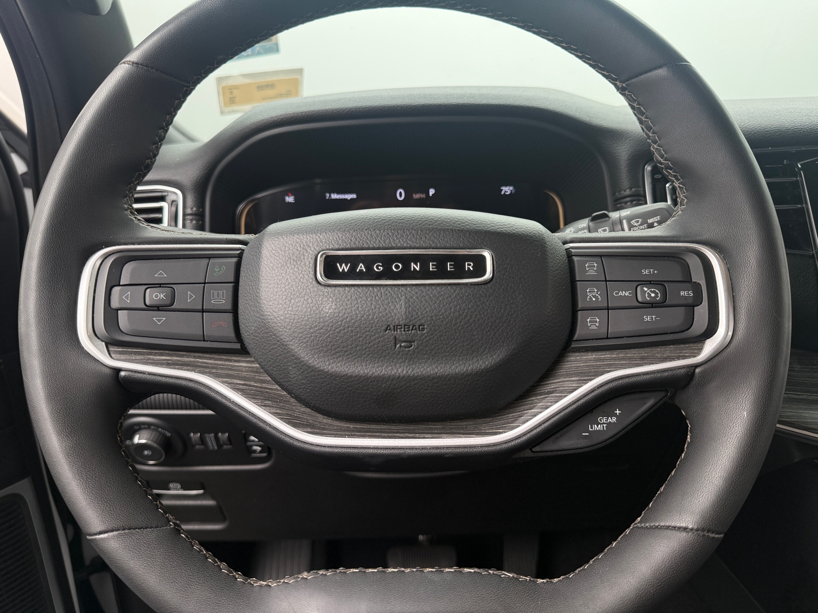 Thumbnail: 2023 Jeep Wagoneer - 4