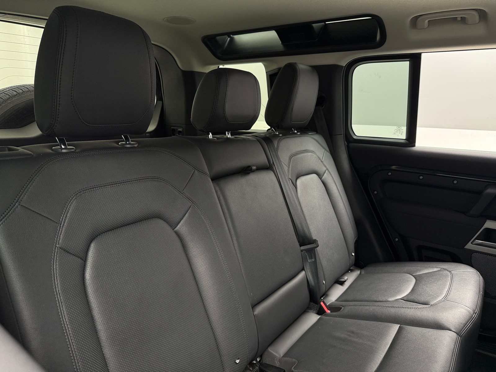 Thumbnail: 2023 Land Rover Defender - 6