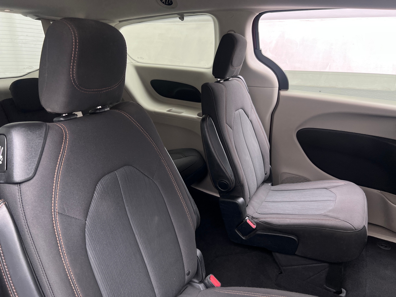 Thumbnail: 2017 Chrysler Pacifica - 6