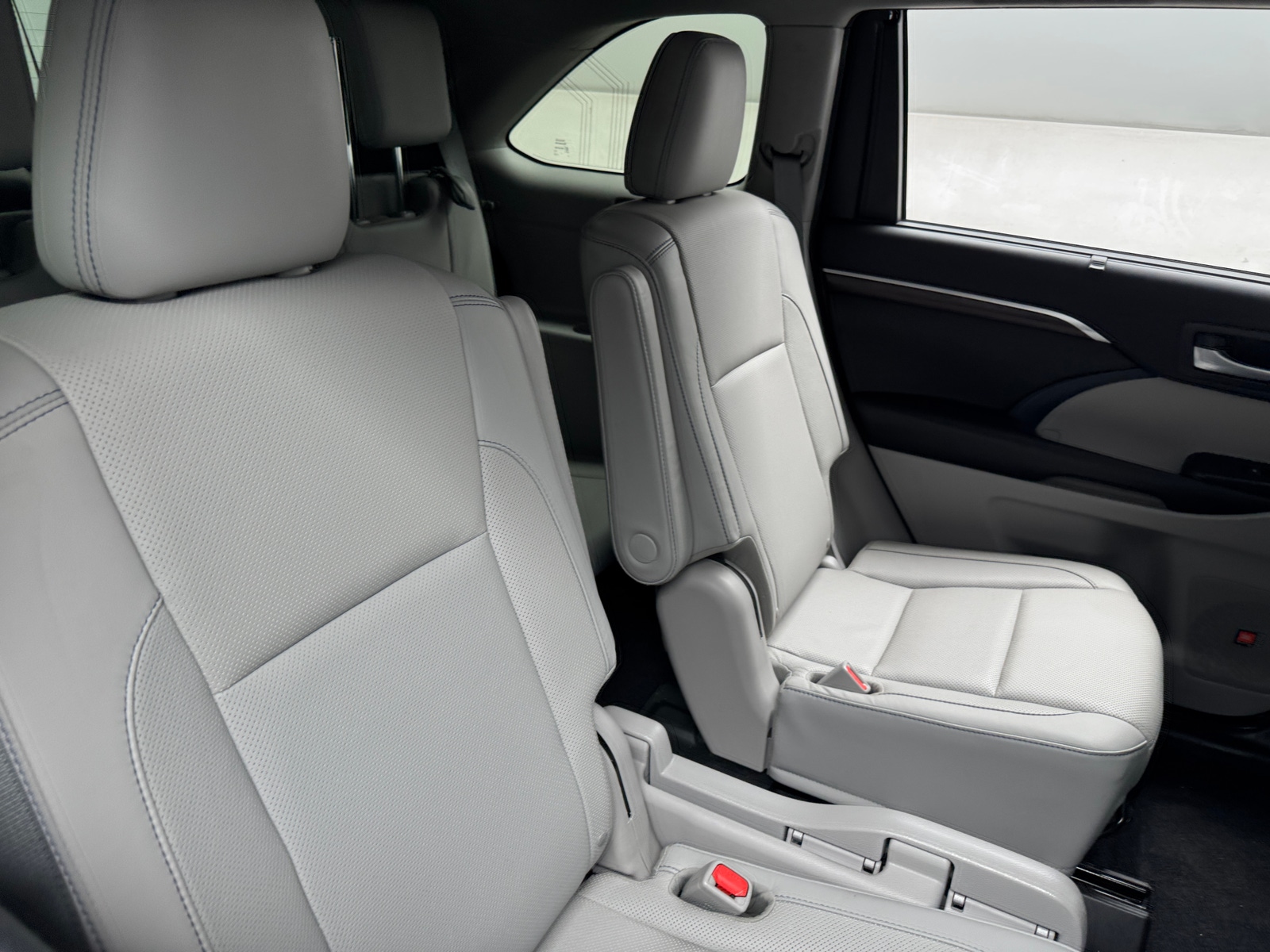Thumbnail: 2016 Toyota Highlander - 5