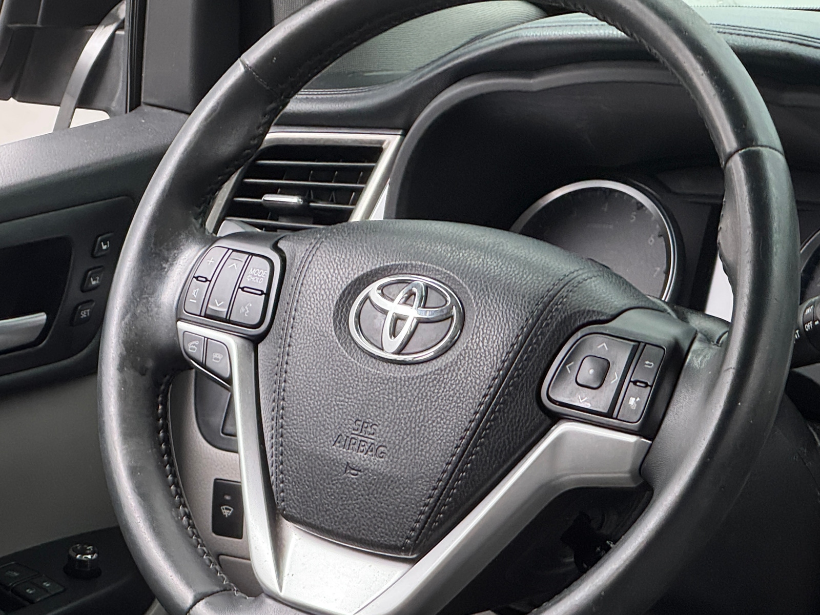 Thumbnail: 2016 Toyota Highlander - 4