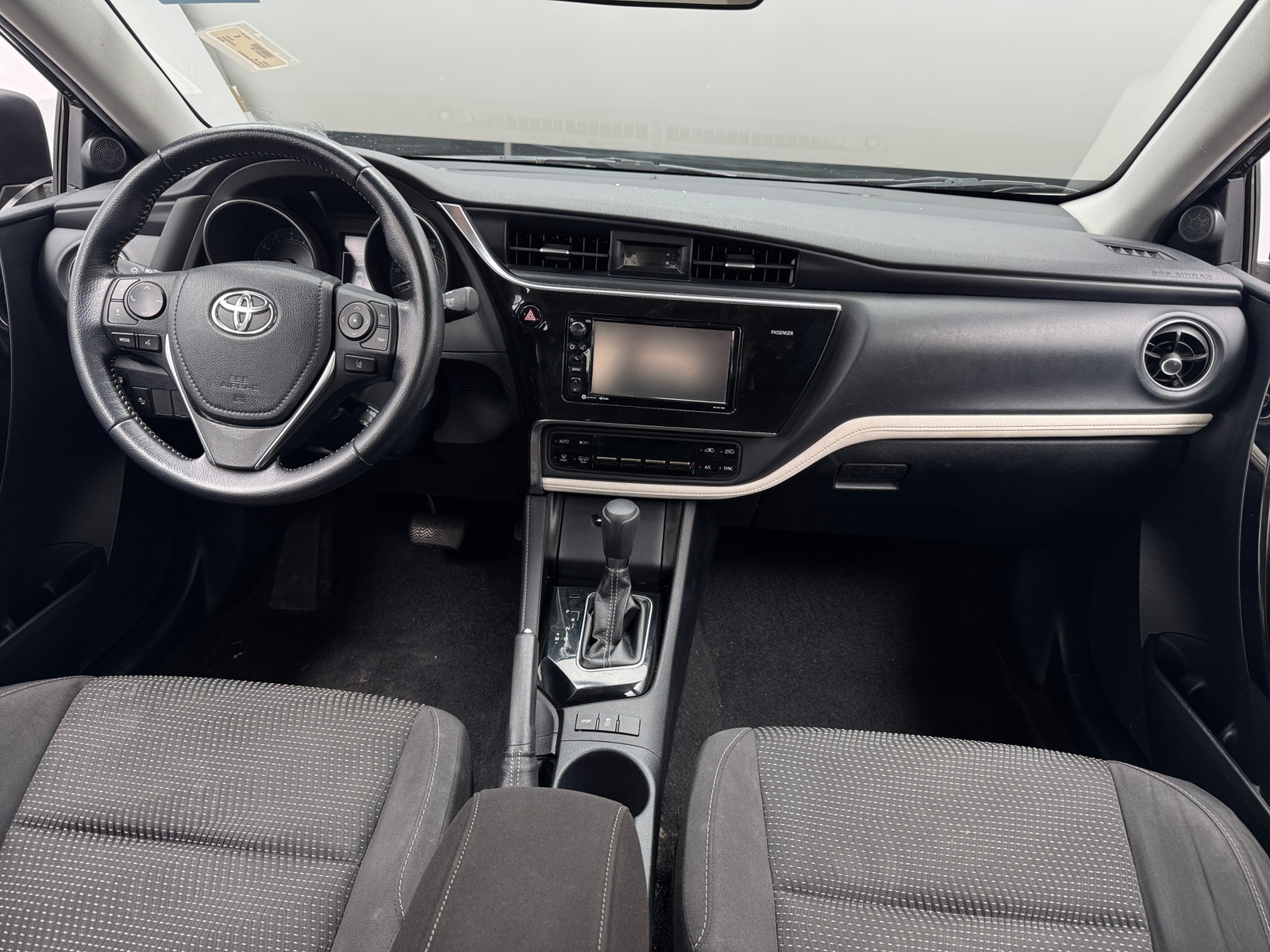 Thumbnail: 2018 Toyota Corolla iM - 3