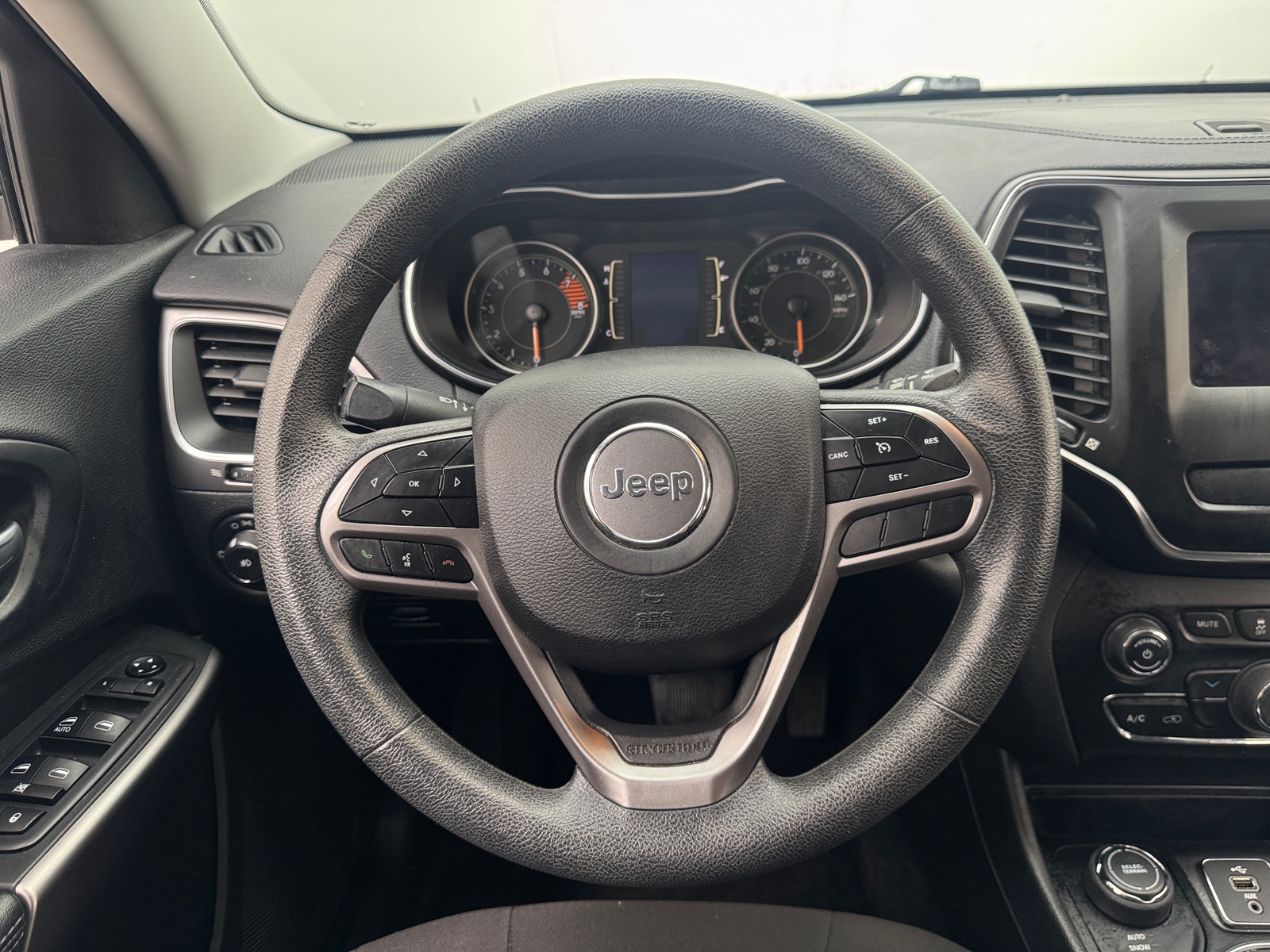 Thumbnail: 2019 Jeep Cherokee - 5