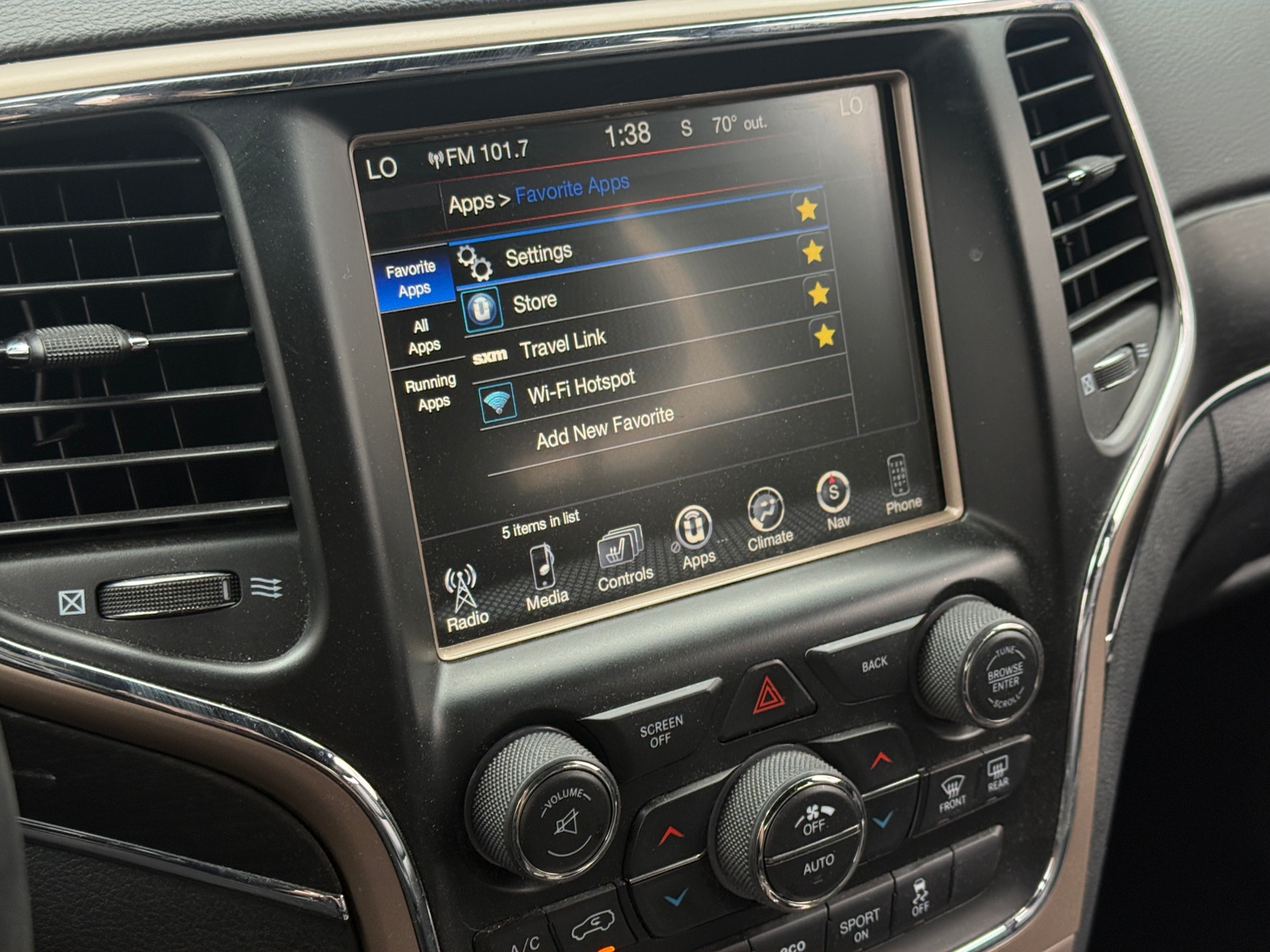 Thumbnail: 2017 Jeep Grand Cherokee - 3