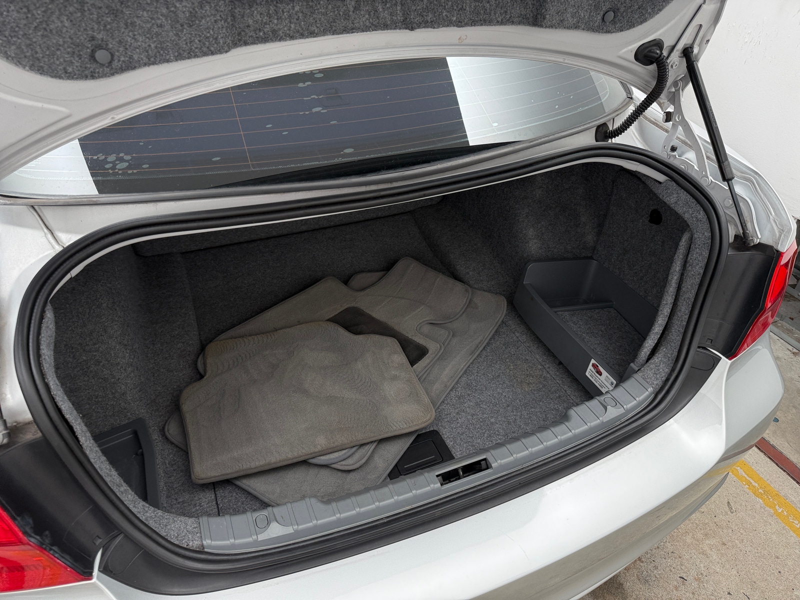 Thumbnail: 2011 BMW 3 Series - 6