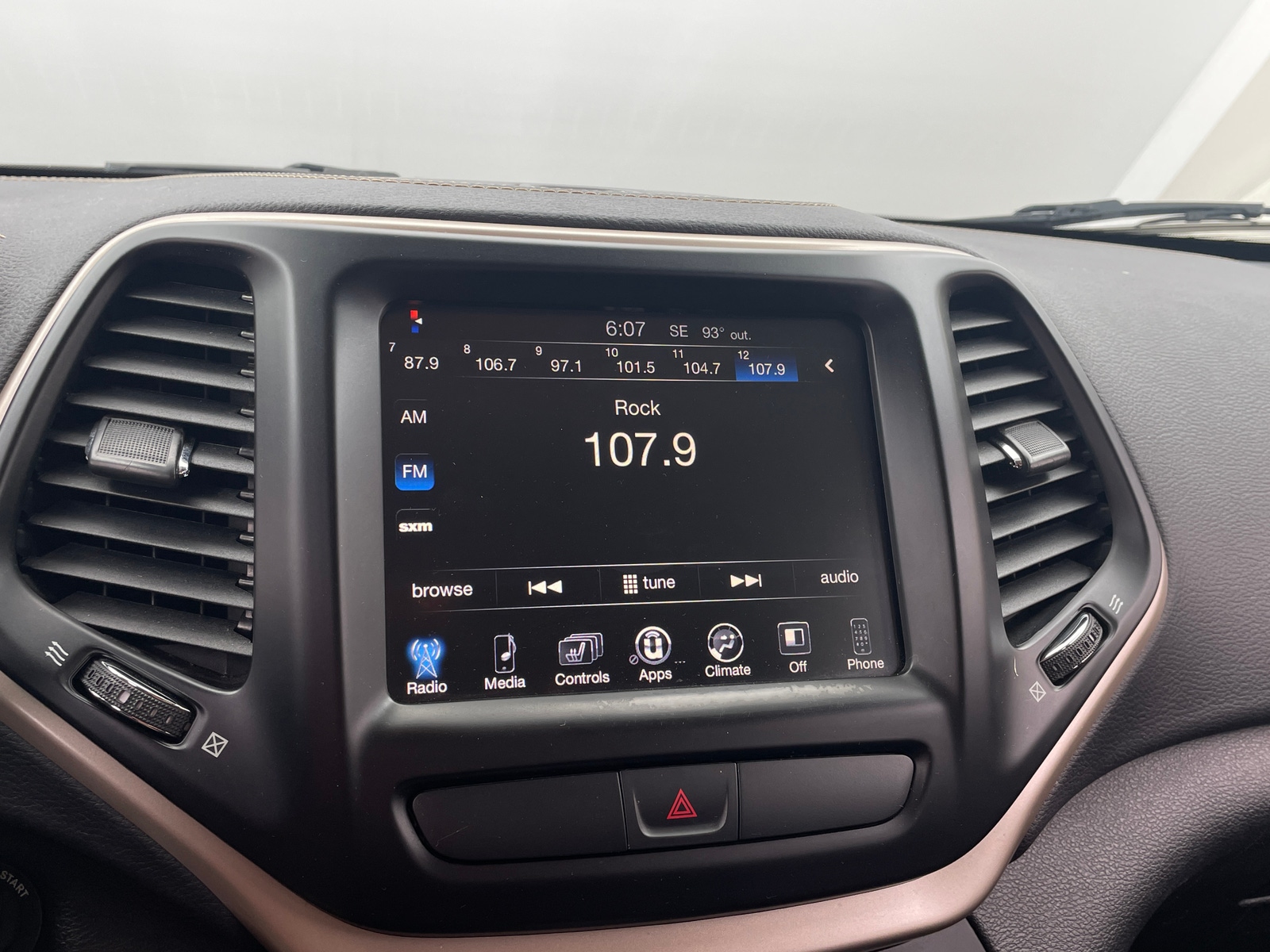 Thumbnail: 2017 Jeep Cherokee - 4