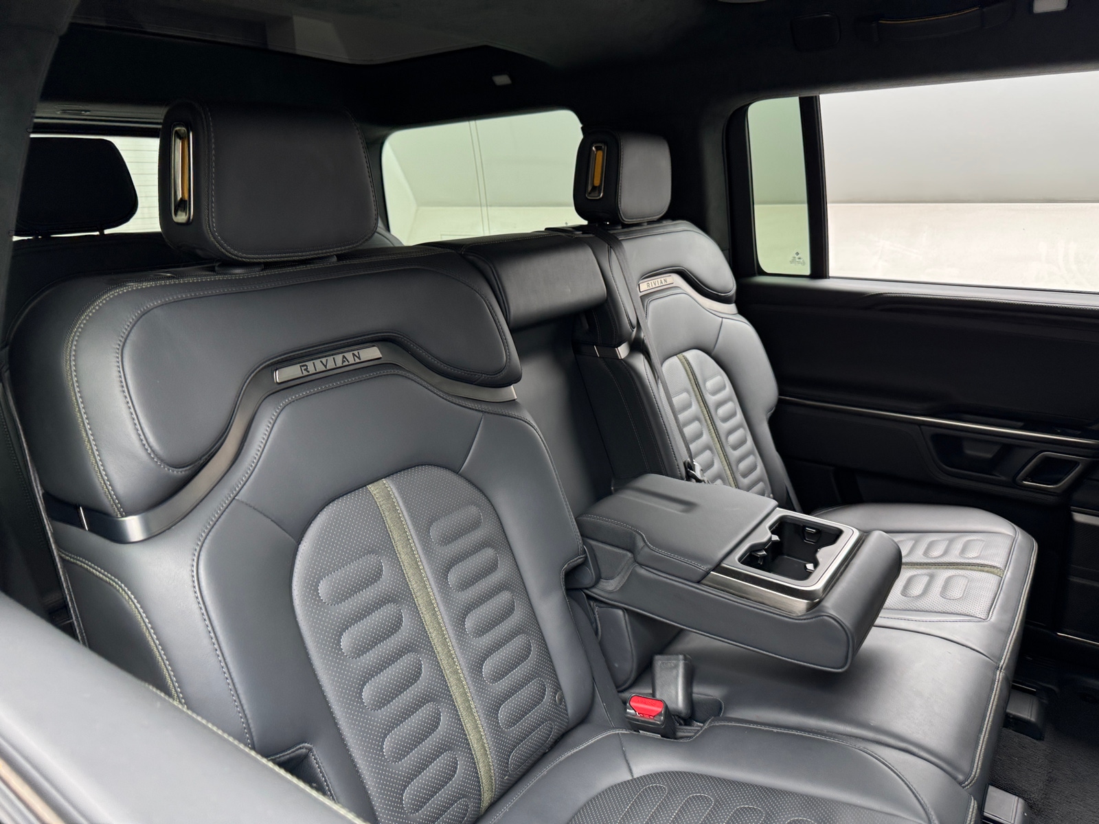 Thumbnail: 2023 Rivian R1S - 5