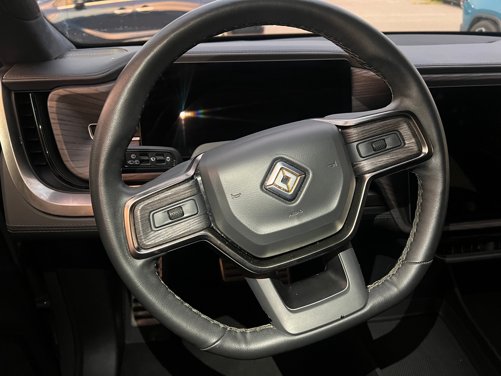 Thumbnail: 2023 Rivian R1S - 4