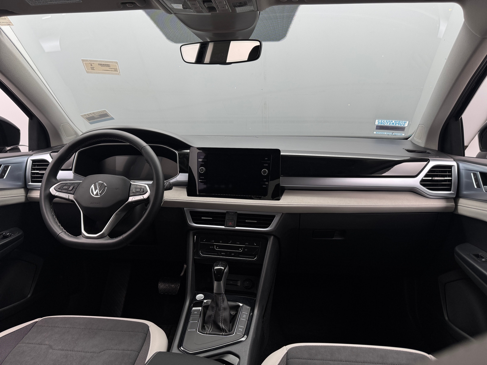 Thumbnail: 2025 Volkswagen Taos - 3