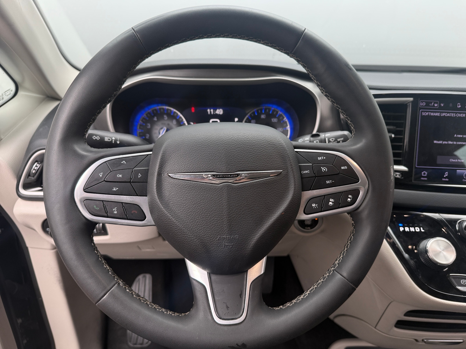 Thumbnail: 2023 Chrysler Pacifica - 4