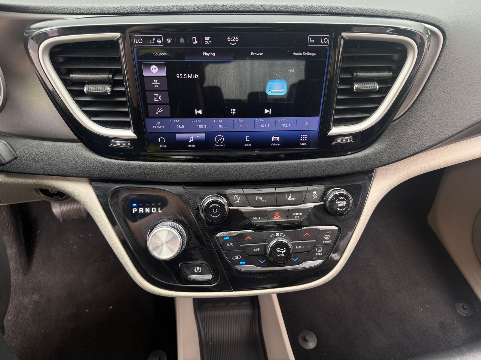 Thumbnail: 2023 Chrysler Pacifica - 3