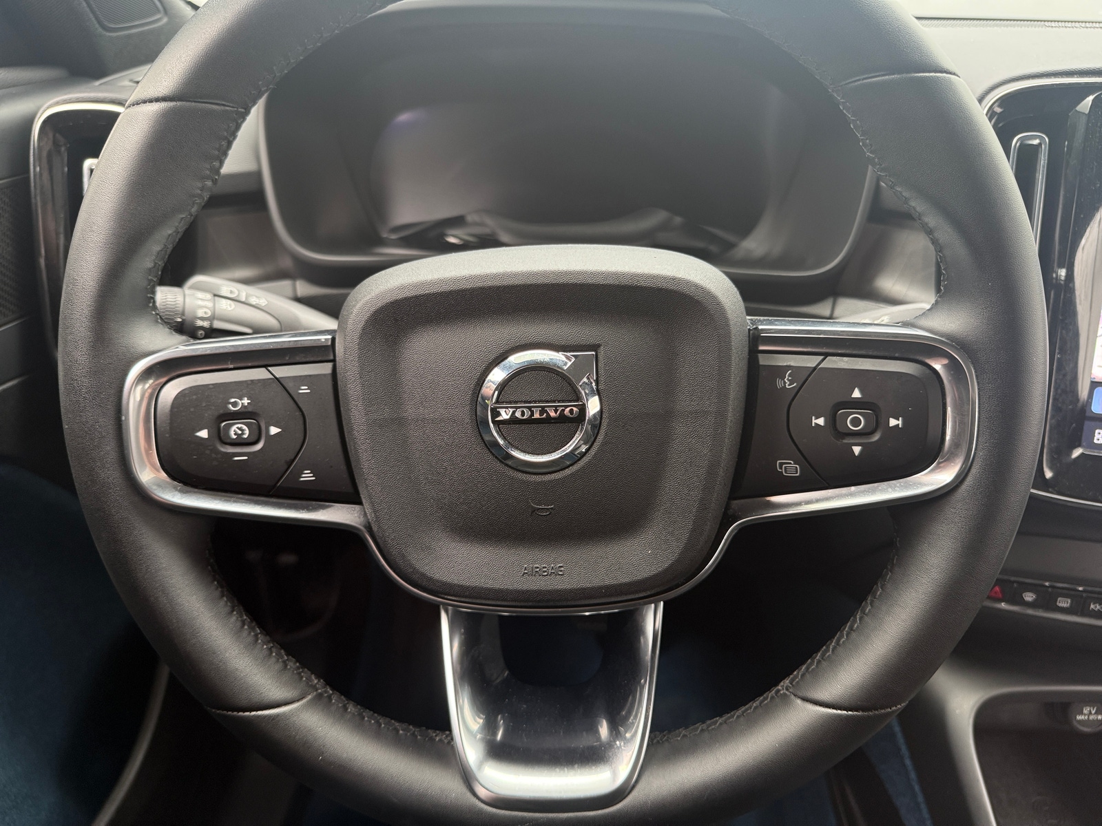 Thumbnail: 2023 Volvo C40 - 4