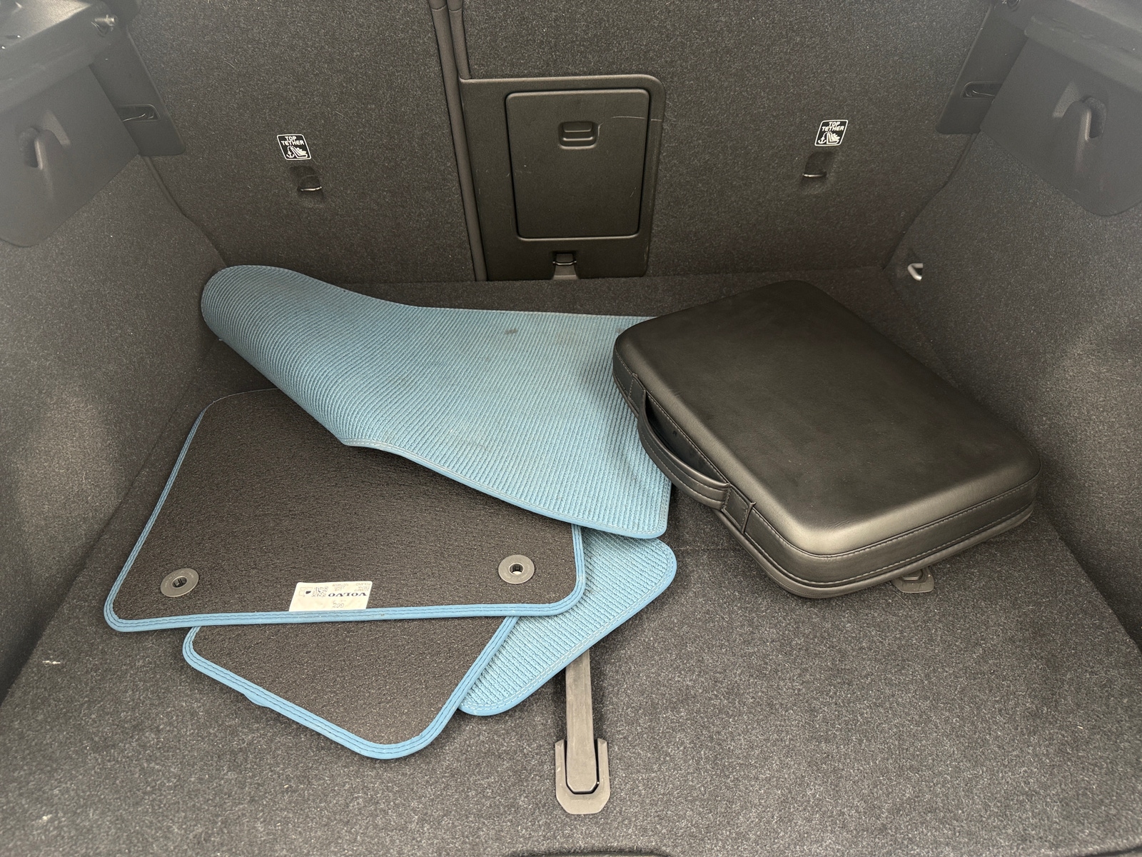 Thumbnail: 2023 Volvo C40 - 6