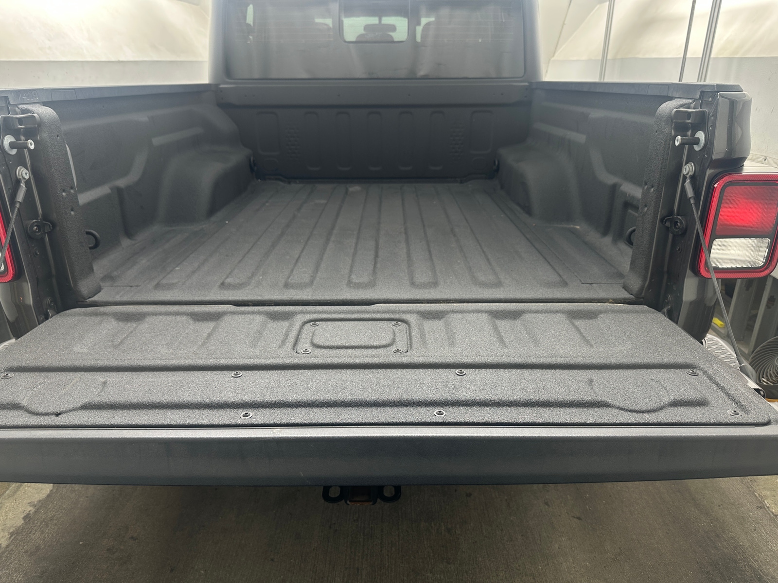 Thumbnail: 2023 Jeep Gladiator - 7