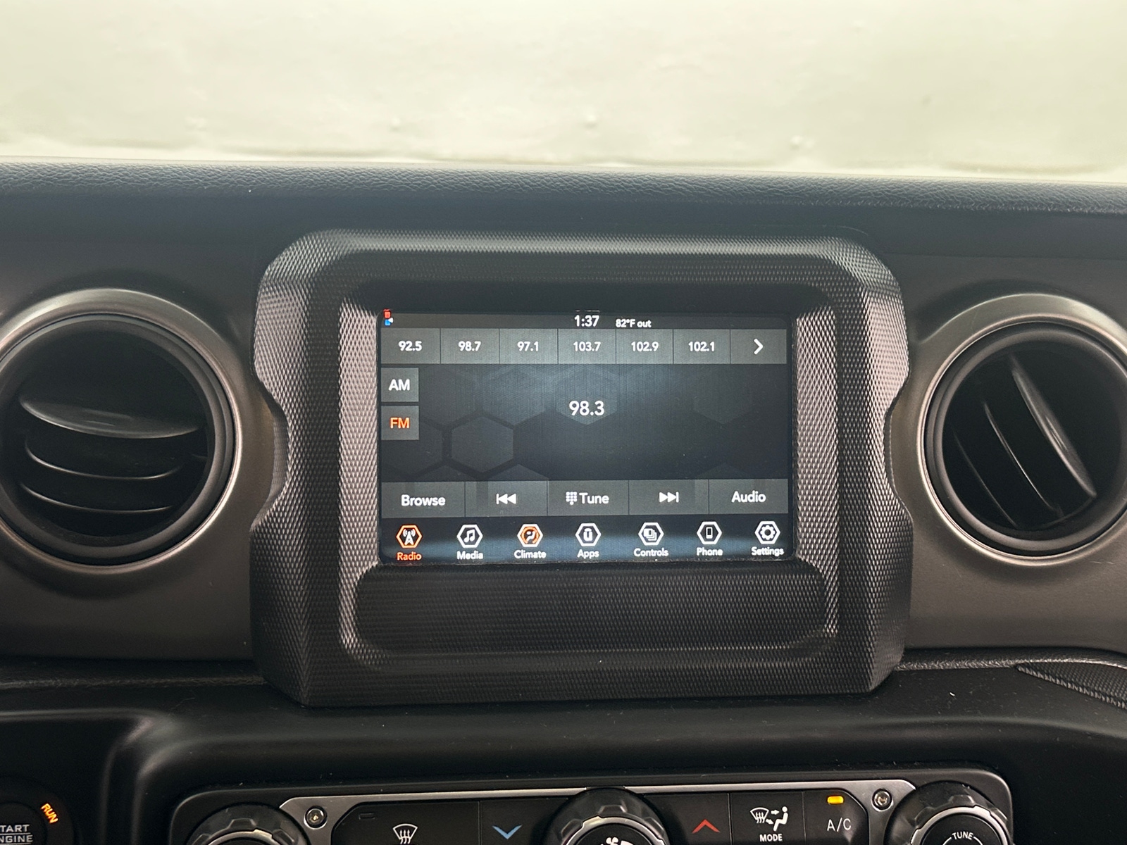 Thumbnail: 2023 Jeep Gladiator - 4
