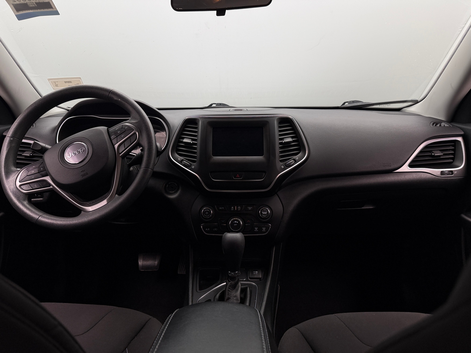 Thumbnail: 2019 Jeep Cherokee - 3