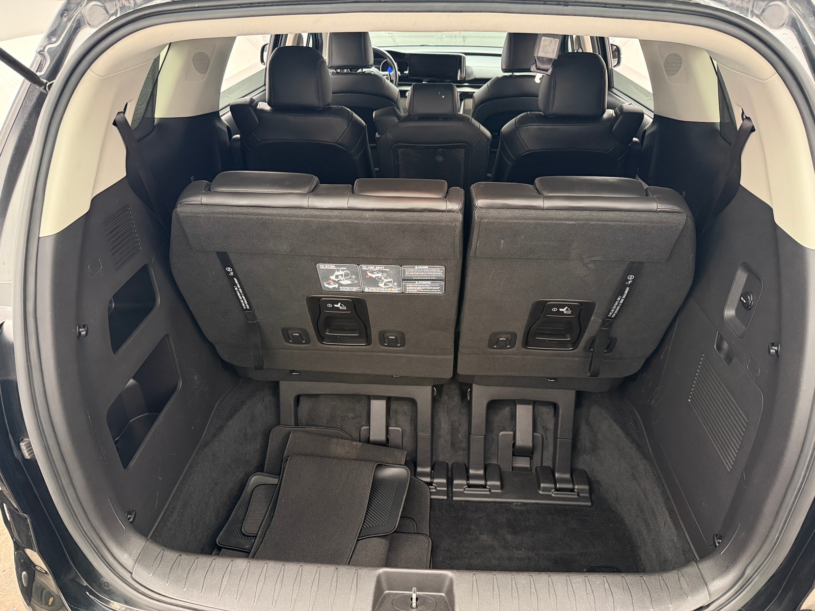 Thumbnail: 2023 Kia Carnival - 6