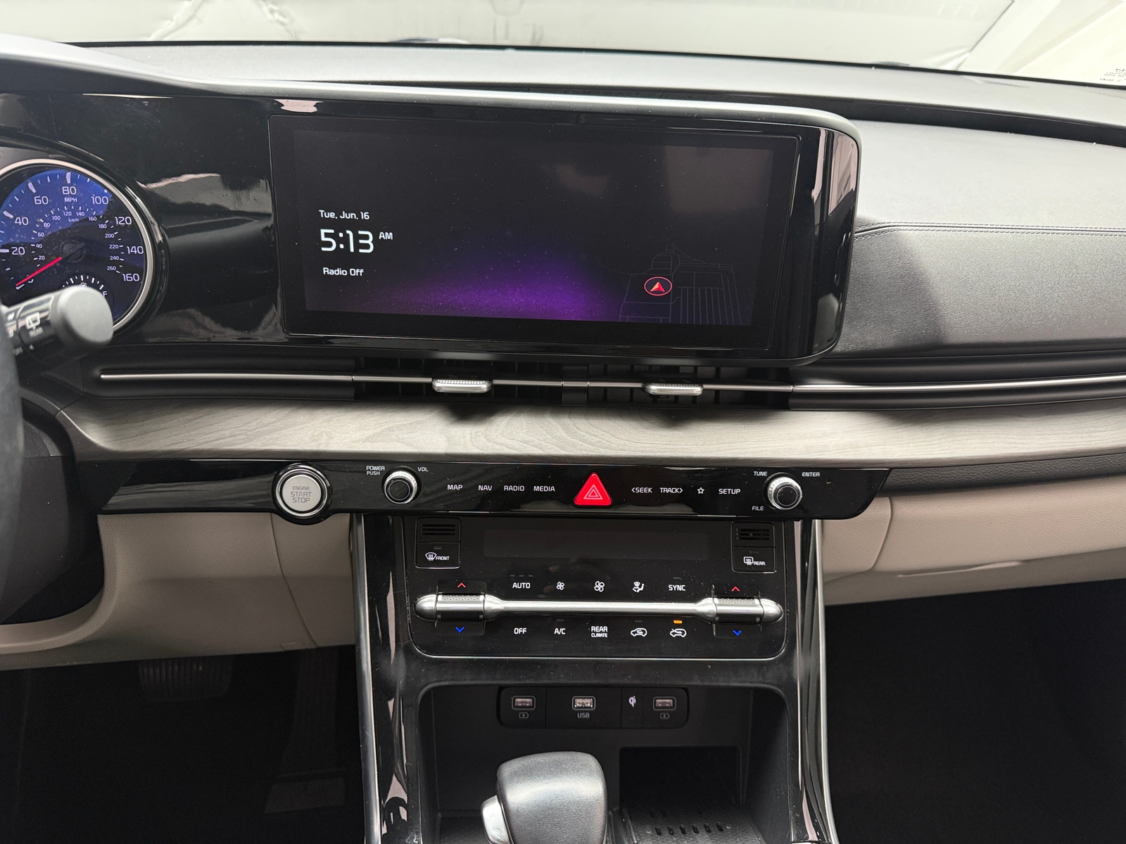 Thumbnail: 2023 Kia Carnival - 3