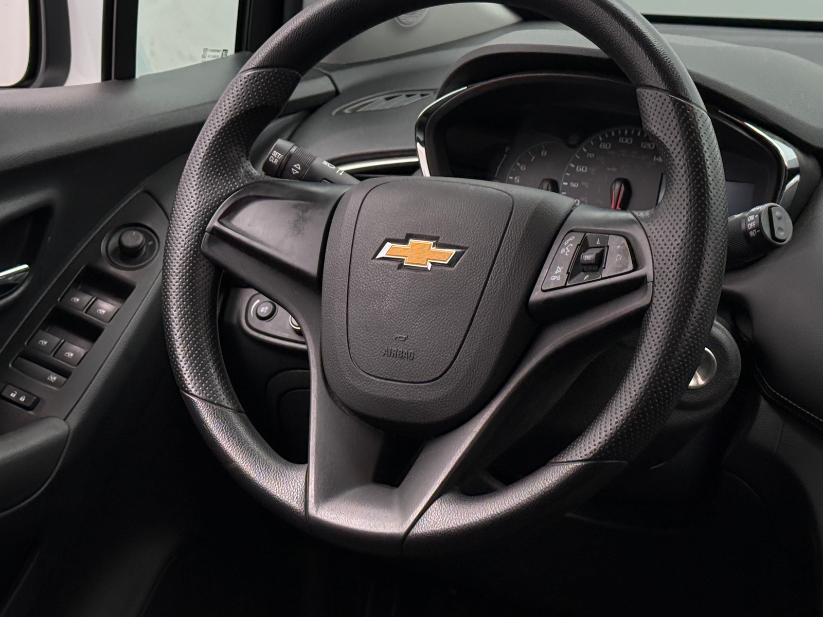 Thumbnail: 2017 Chevrolet Trax - 5