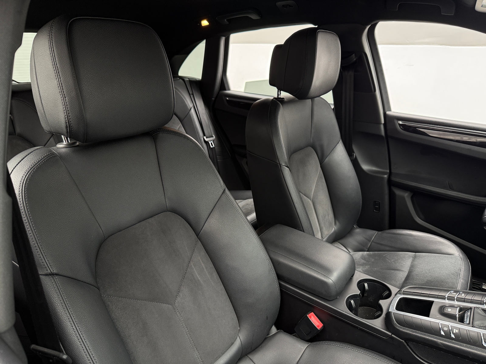 Thumbnail: 2016 Porsche Macan - 2
