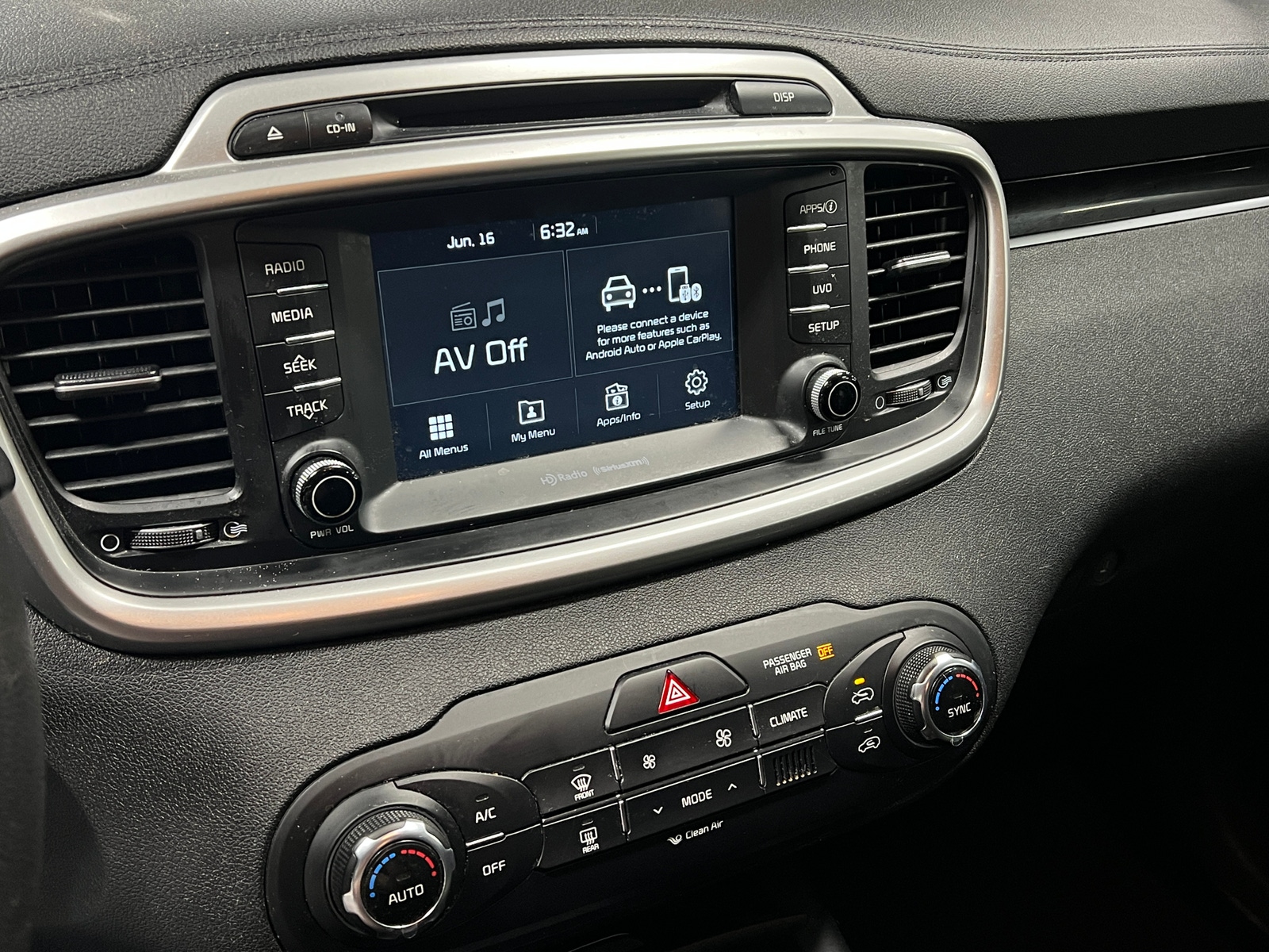 Thumbnail: 2018 Kia Sorento - 4