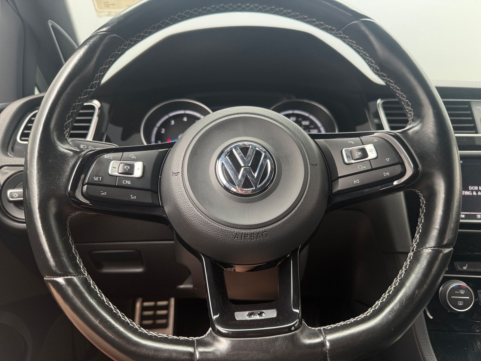Thumbnail: 2017 Volkswagen Golf - 4
