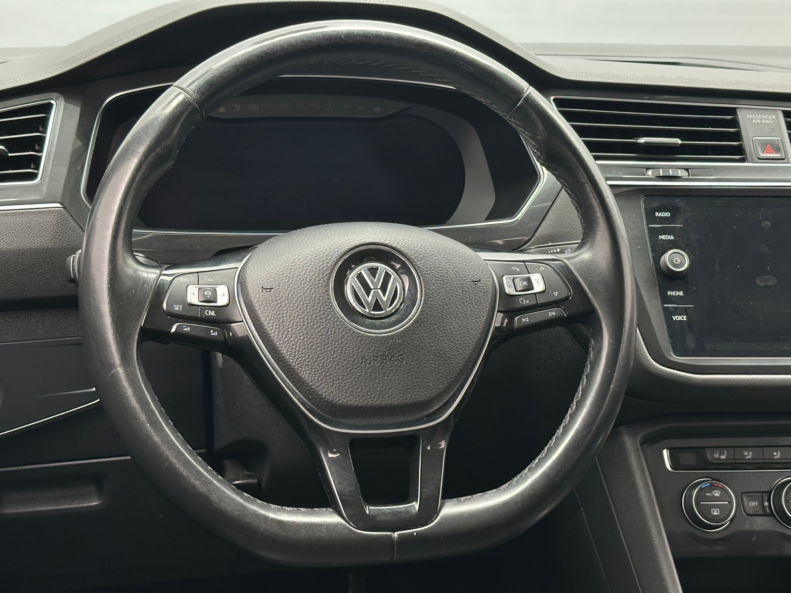 Thumbnail: 2018 Volkswagen Tiguan - 4