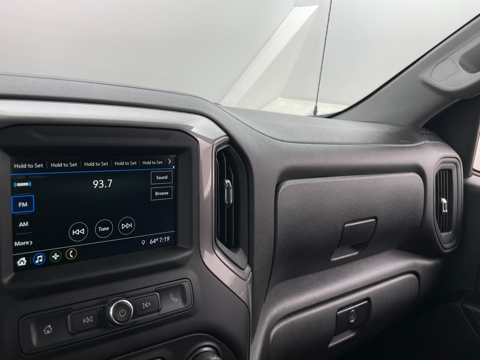 Thumbnail: 2019 Chevrolet Silverado 1500 - 4