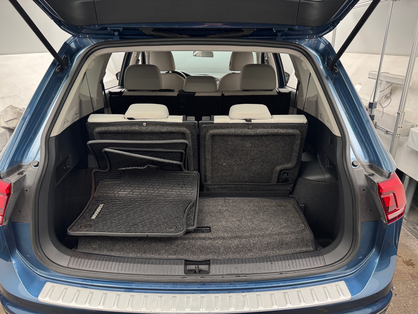 Thumbnail: 2020 Volkswagen Tiguan - 7