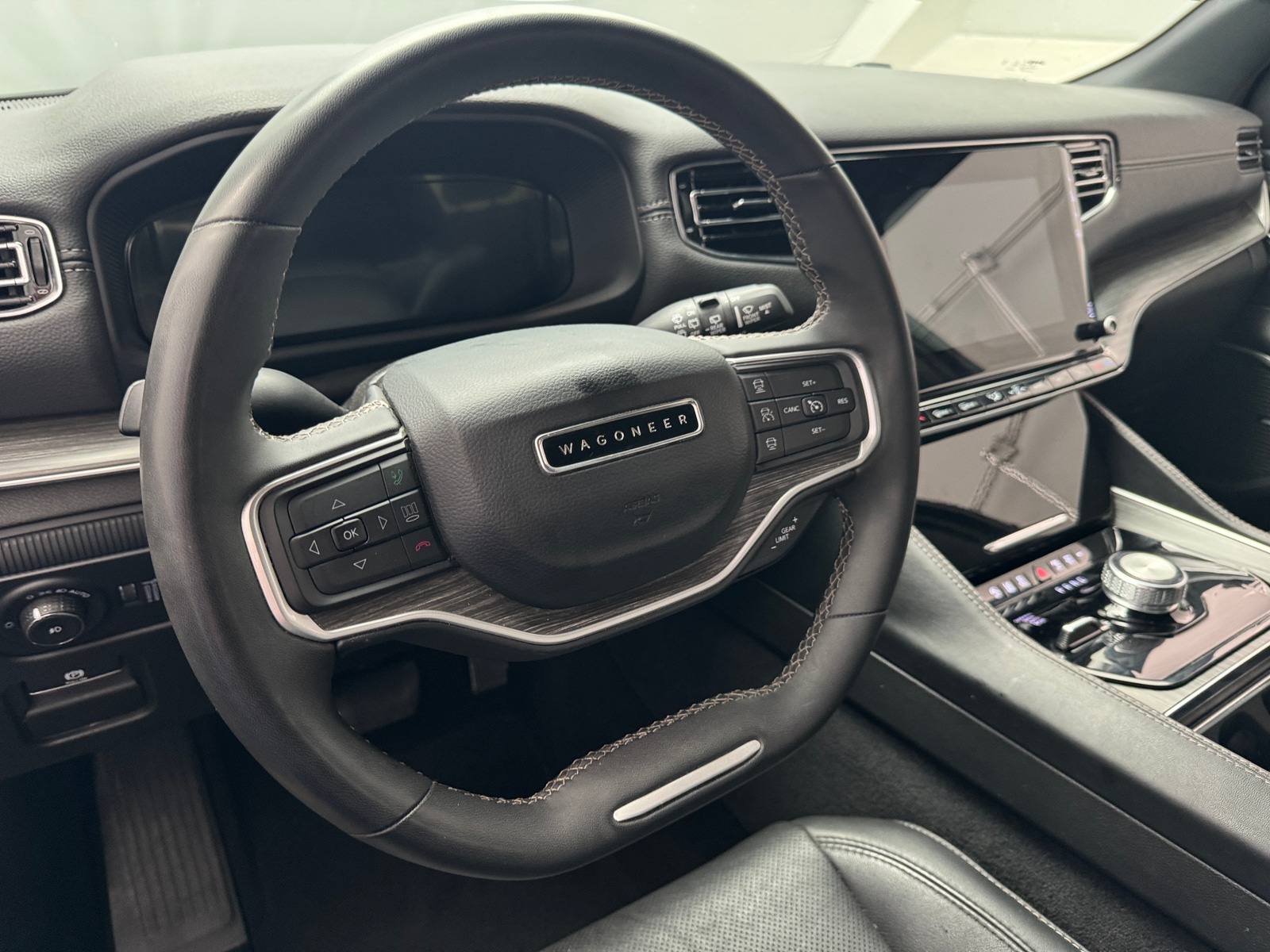 Thumbnail: 2023 Jeep Wagoneer - 4