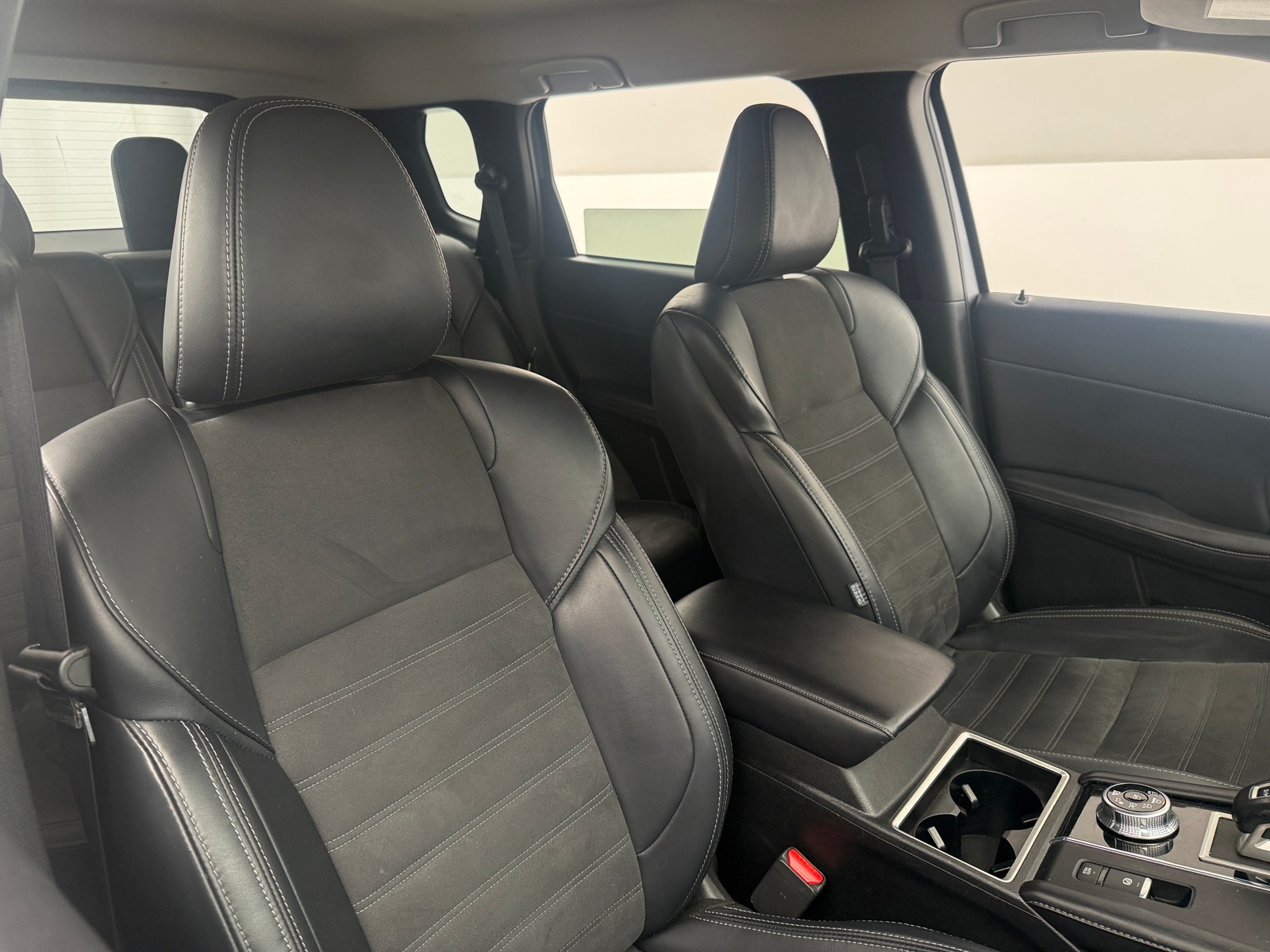 Thumbnail: 2024 Mitsubishi Outlander - 2
