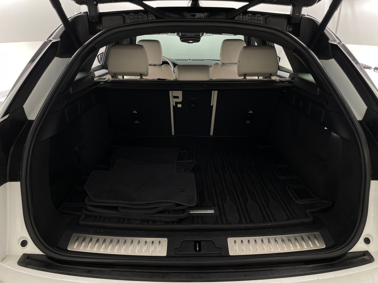 Thumbnail: 2023 Land Rover Range Rover Velar - 6