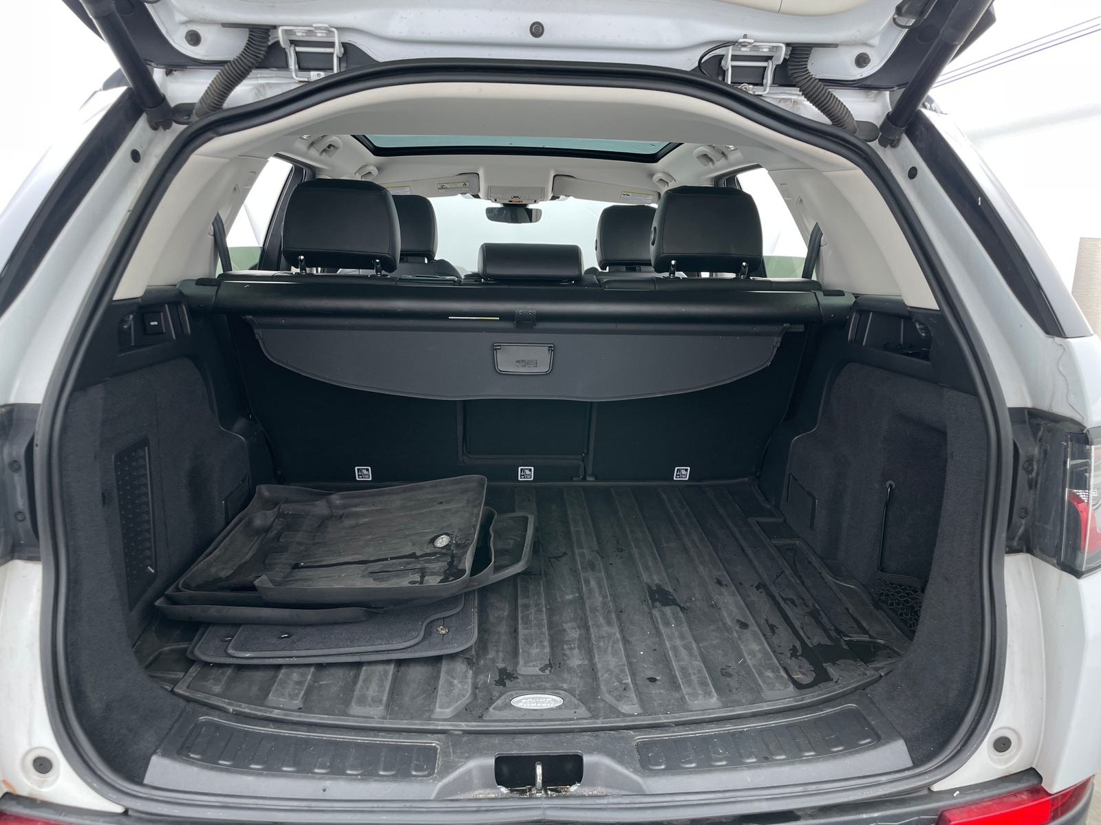 Thumbnail: 2020 Land Rover Discovery Sport - 6
