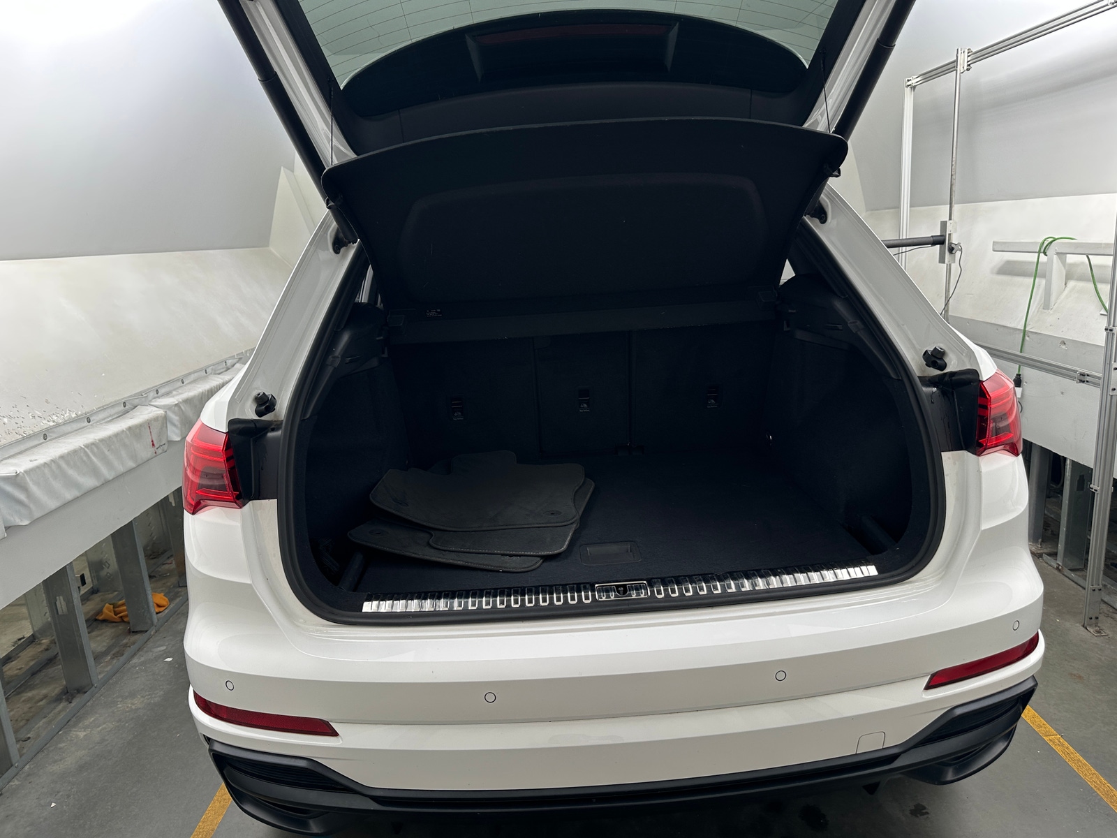 Thumbnail: 2020 Audi Q3 - 6