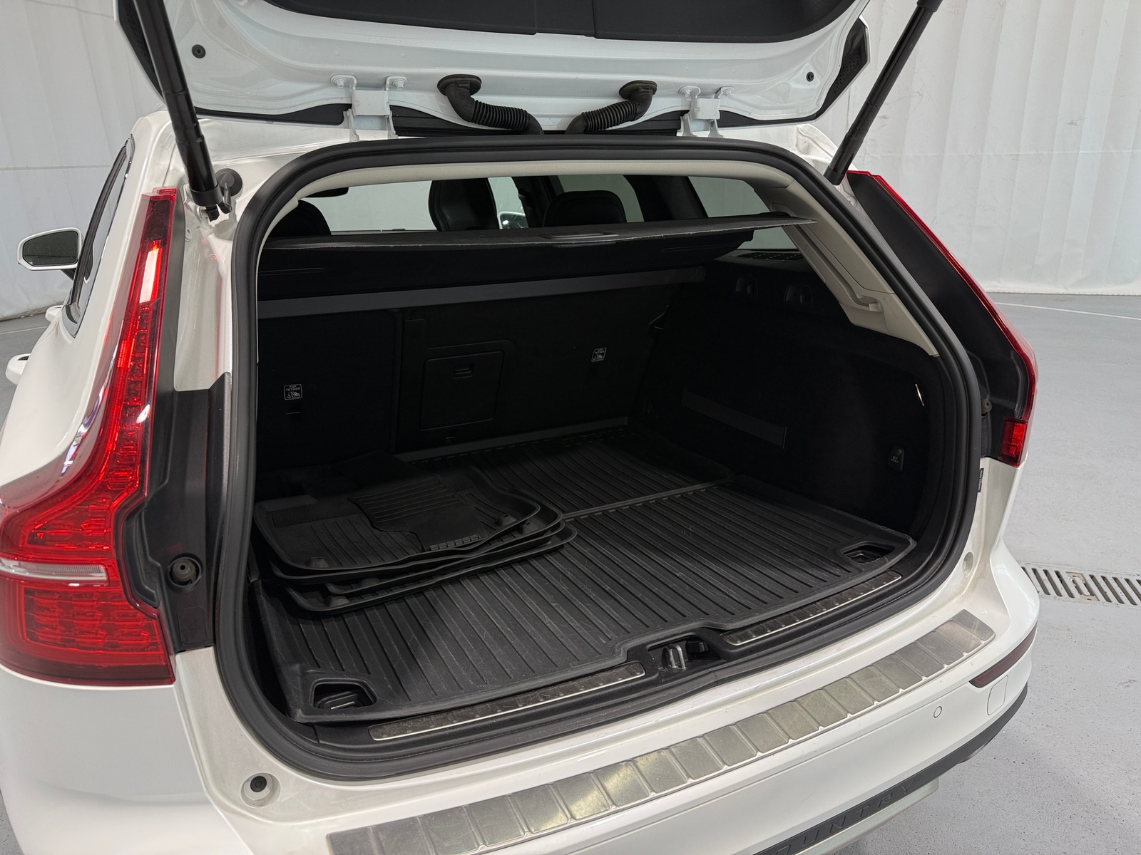 Thumbnail: 2020 Volvo V60 - 6