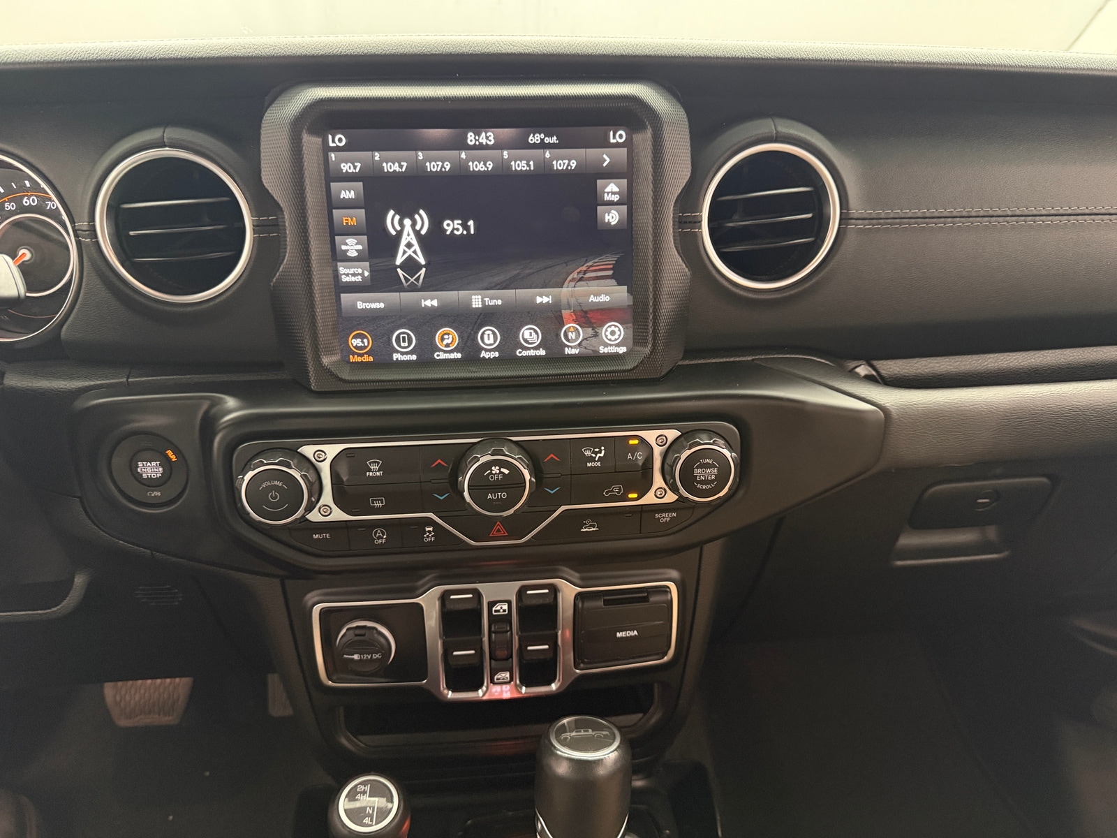 Thumbnail: 2021 Jeep Gladiator - 3