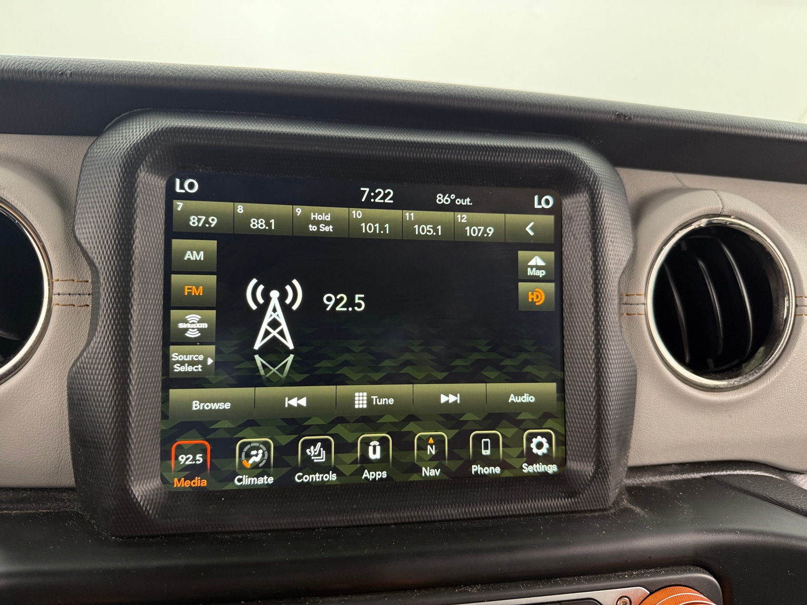 Thumbnail: 2022 Jeep Gladiator - 3