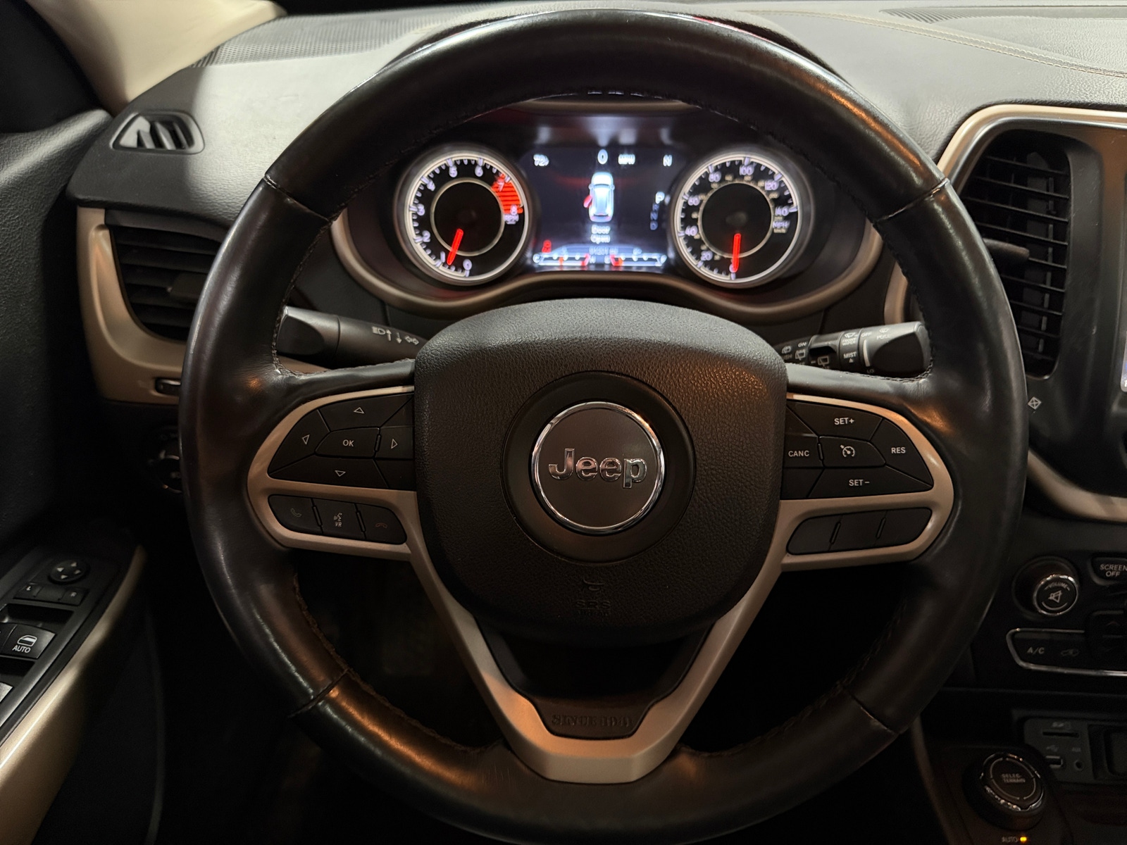 Thumbnail: 2017 Jeep Cherokee - 4