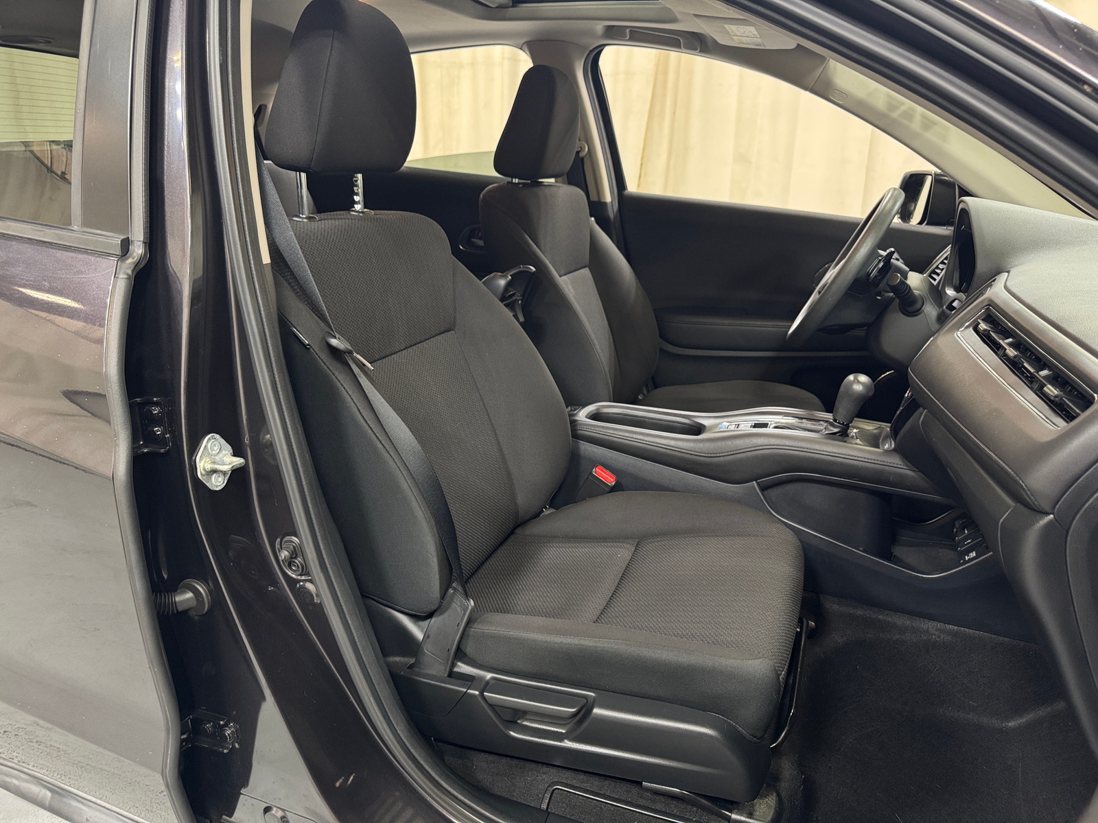 Thumbnail: 2017 Honda HR-V - 2