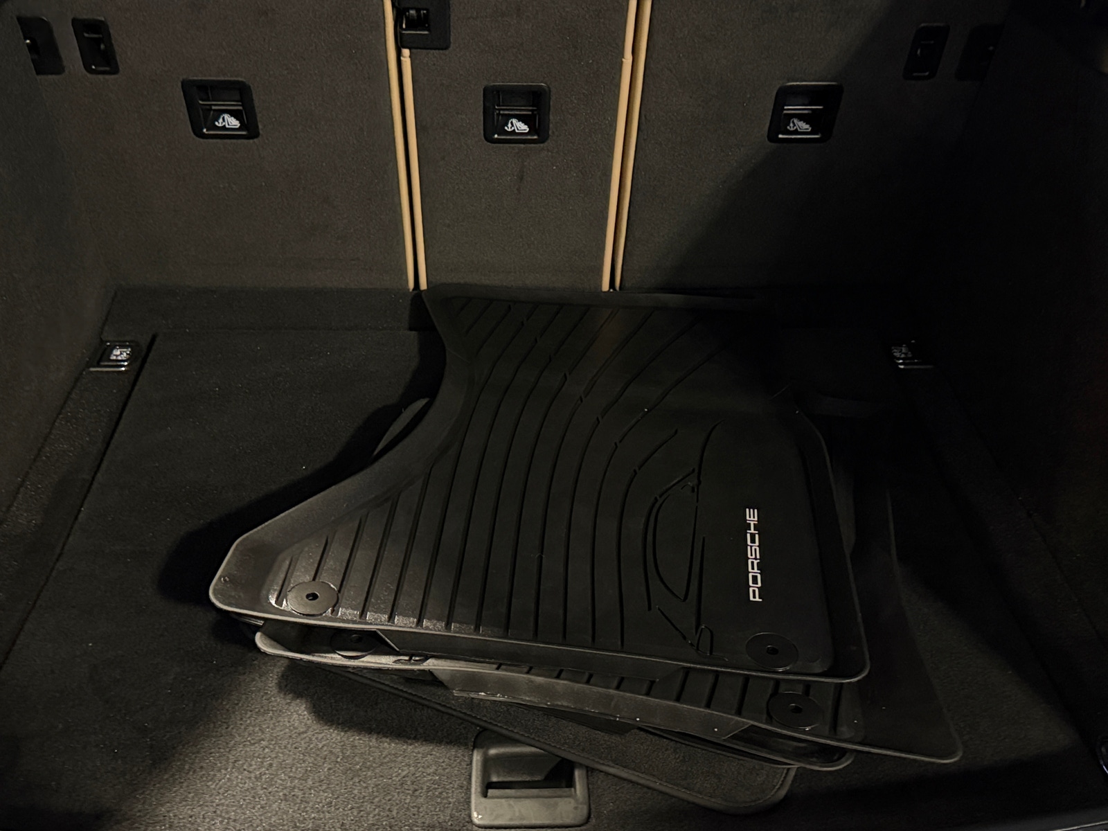 Thumbnail: 2021 Porsche Macan - 6