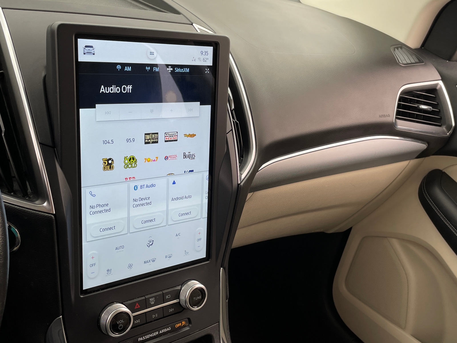 Thumbnail: 2021 Ford Edge - 3