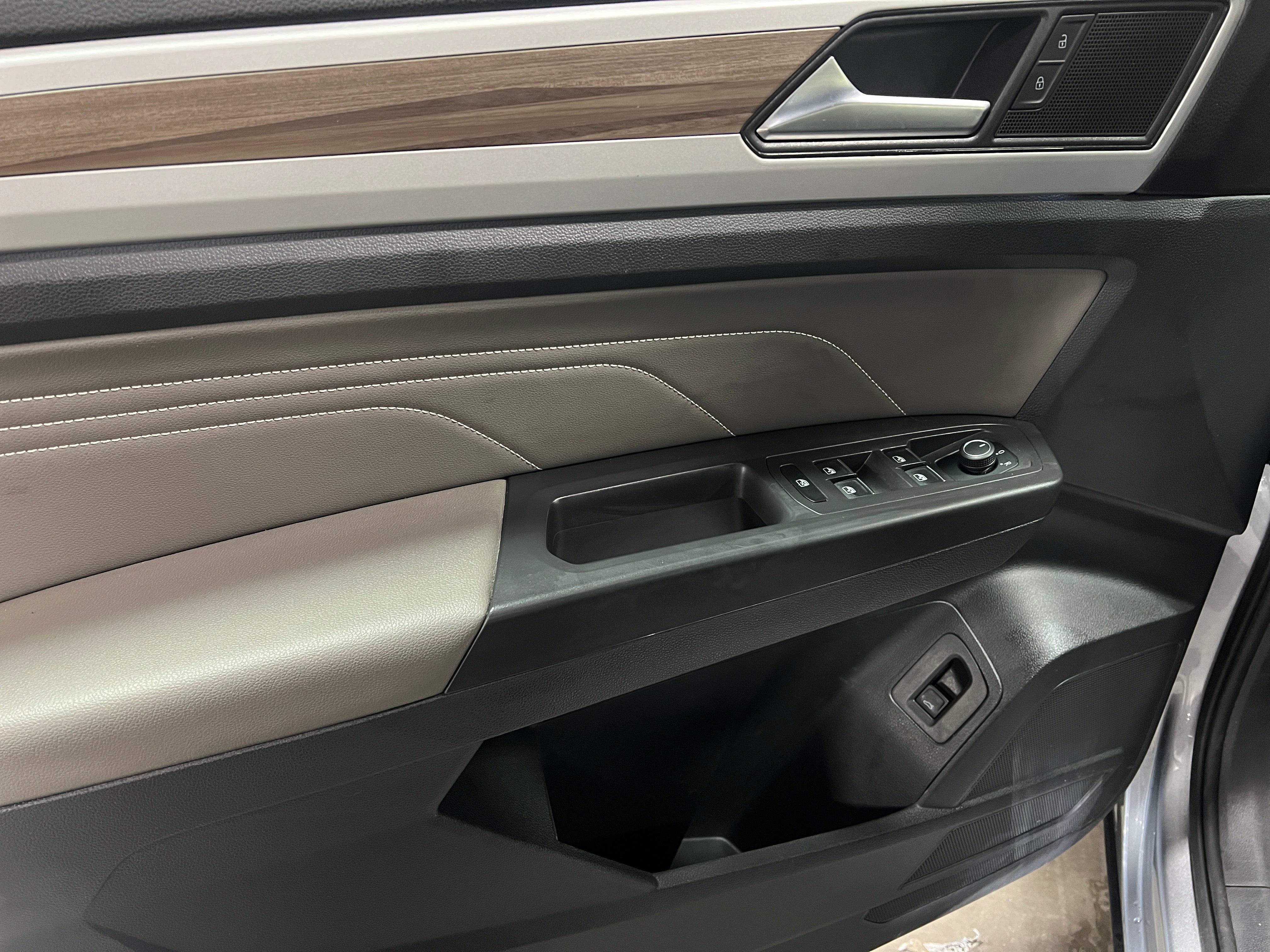 2023 Volkswagen Atlas SEL - Photo 3