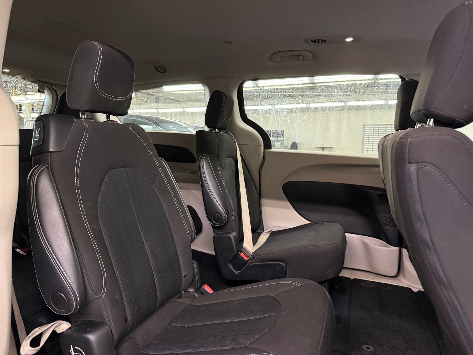 Thumbnail: 2022 Chrysler Voyager - 6